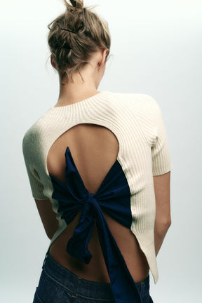 Knit jumper with bow