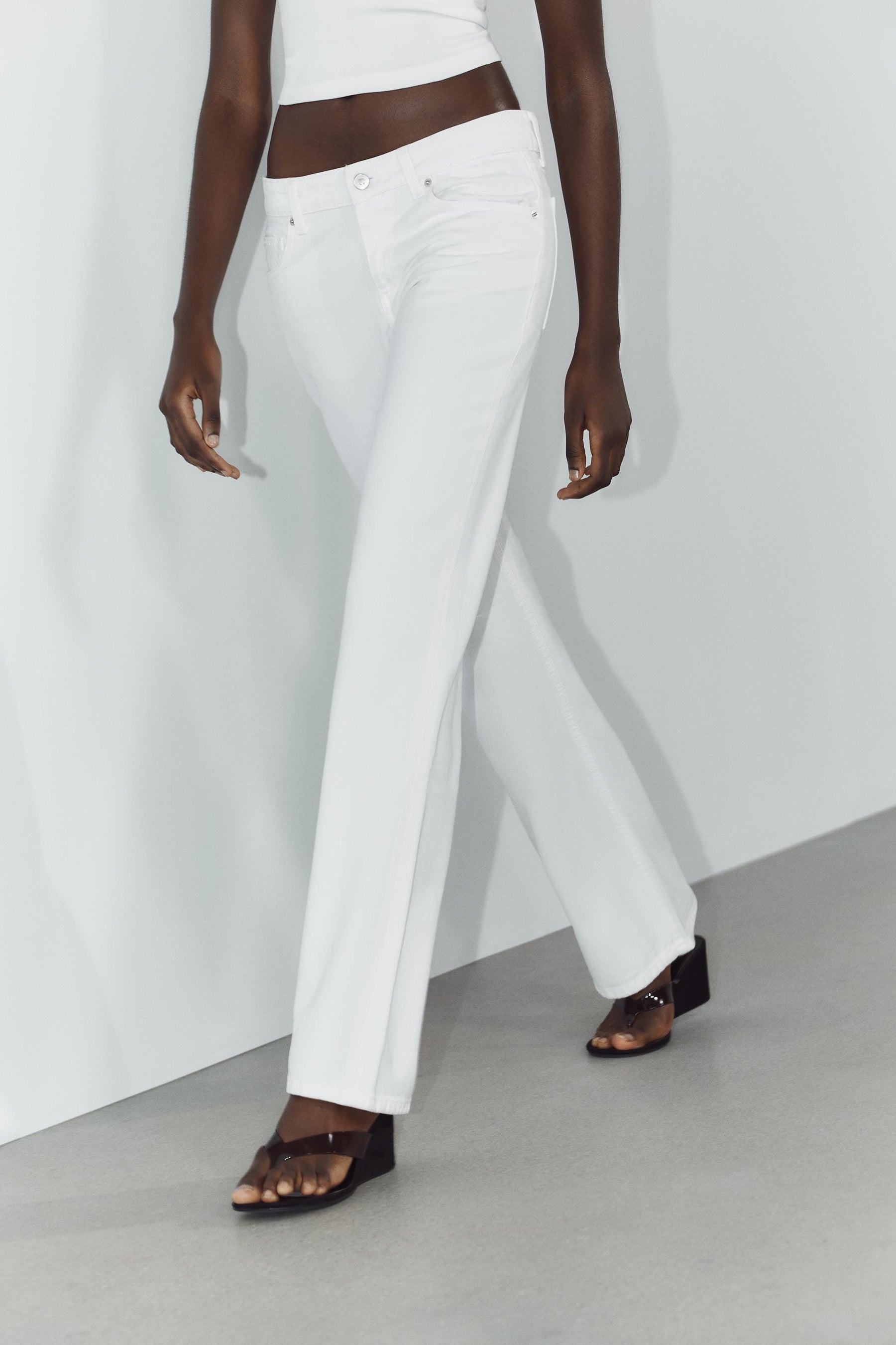 Wide-leg low-rise jeans