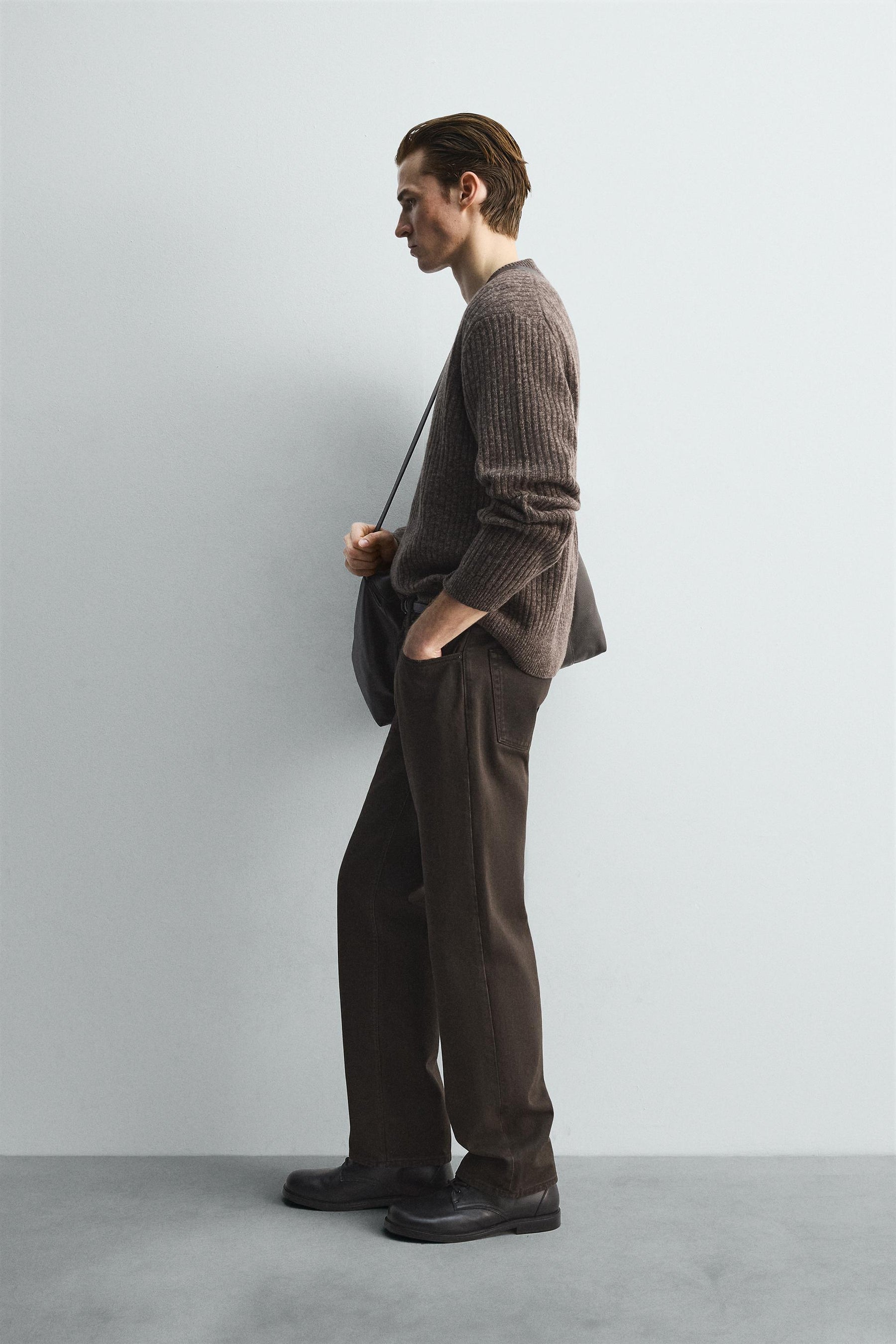 LIMITED EDITION RIBBED V-NECK JUMPER - Image 4