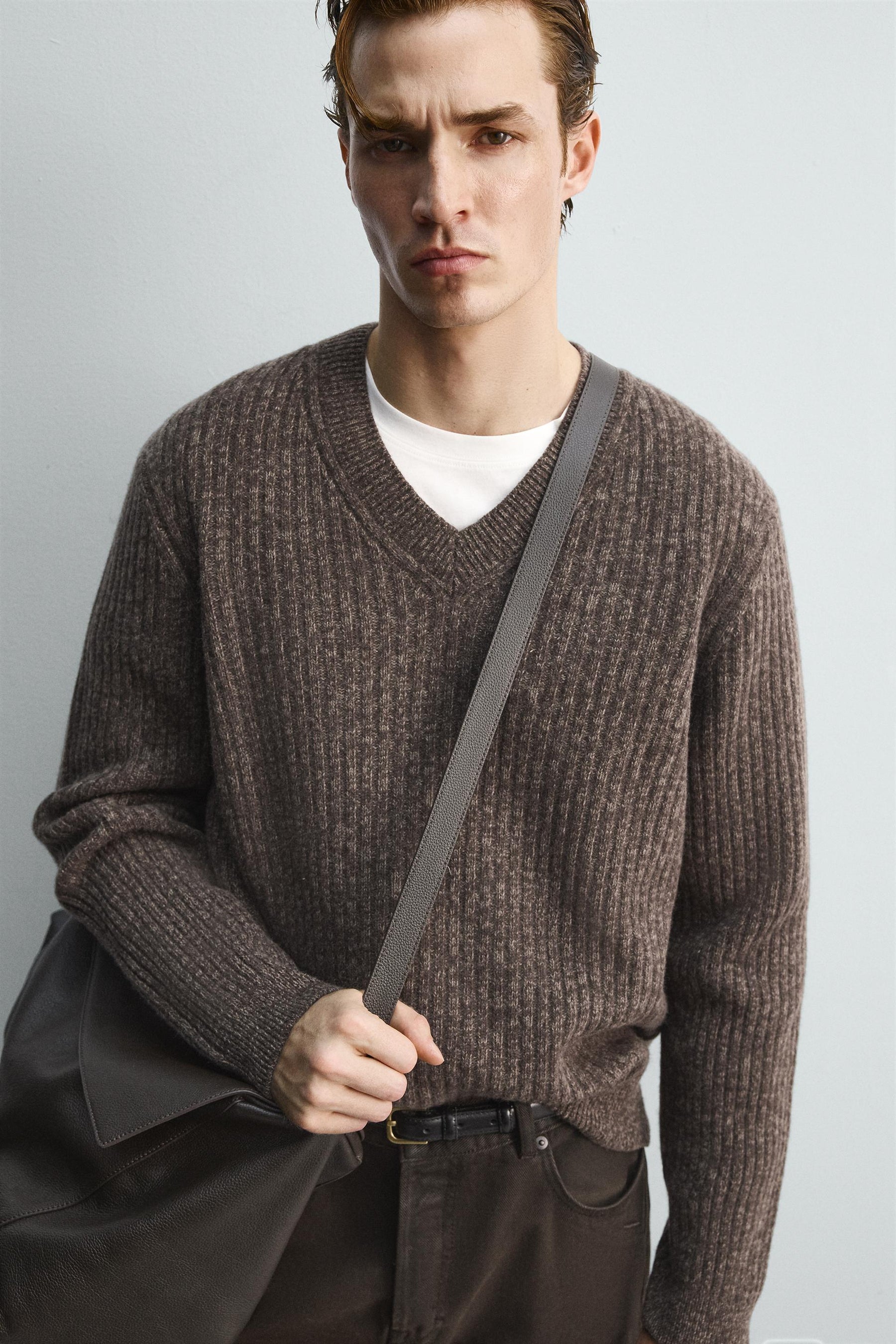 LIMITED EDITION RIBBED V-NECK JUMPER - Image 5