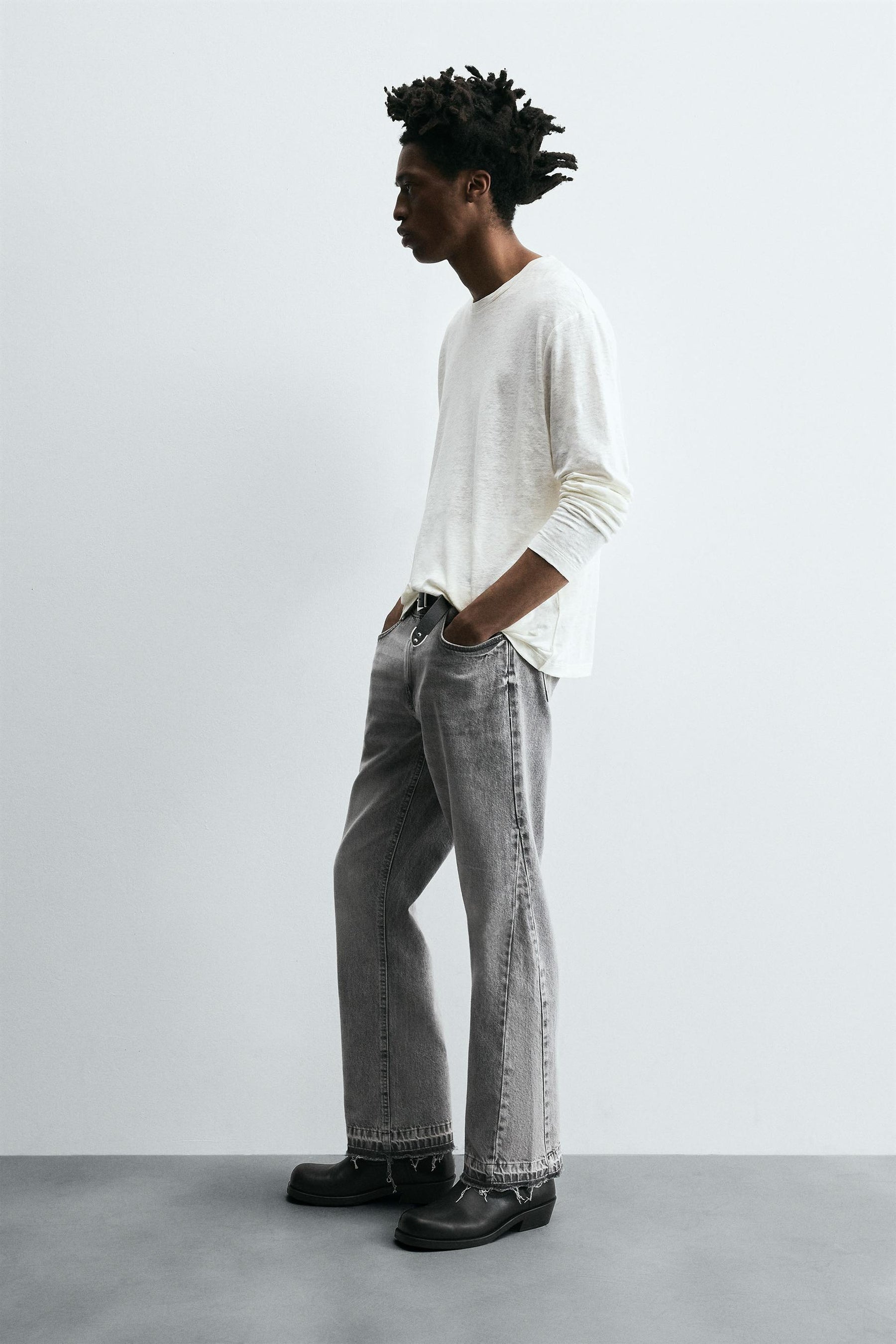 FLARE FIT JEANS - Image 4