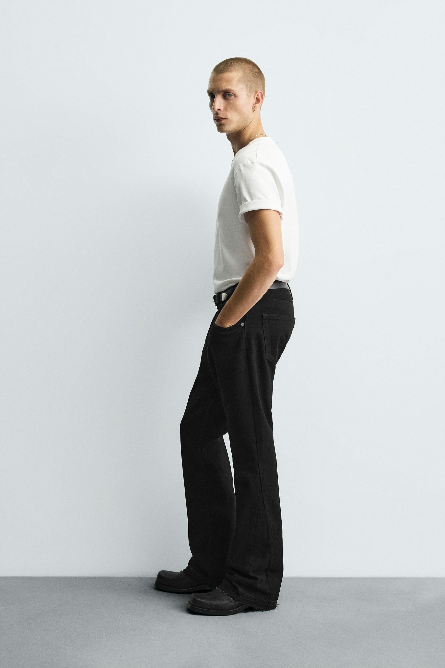 FLARE FIT JEANS - Image 4