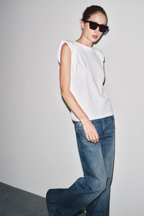 Sleeveless shoulder pad shirt