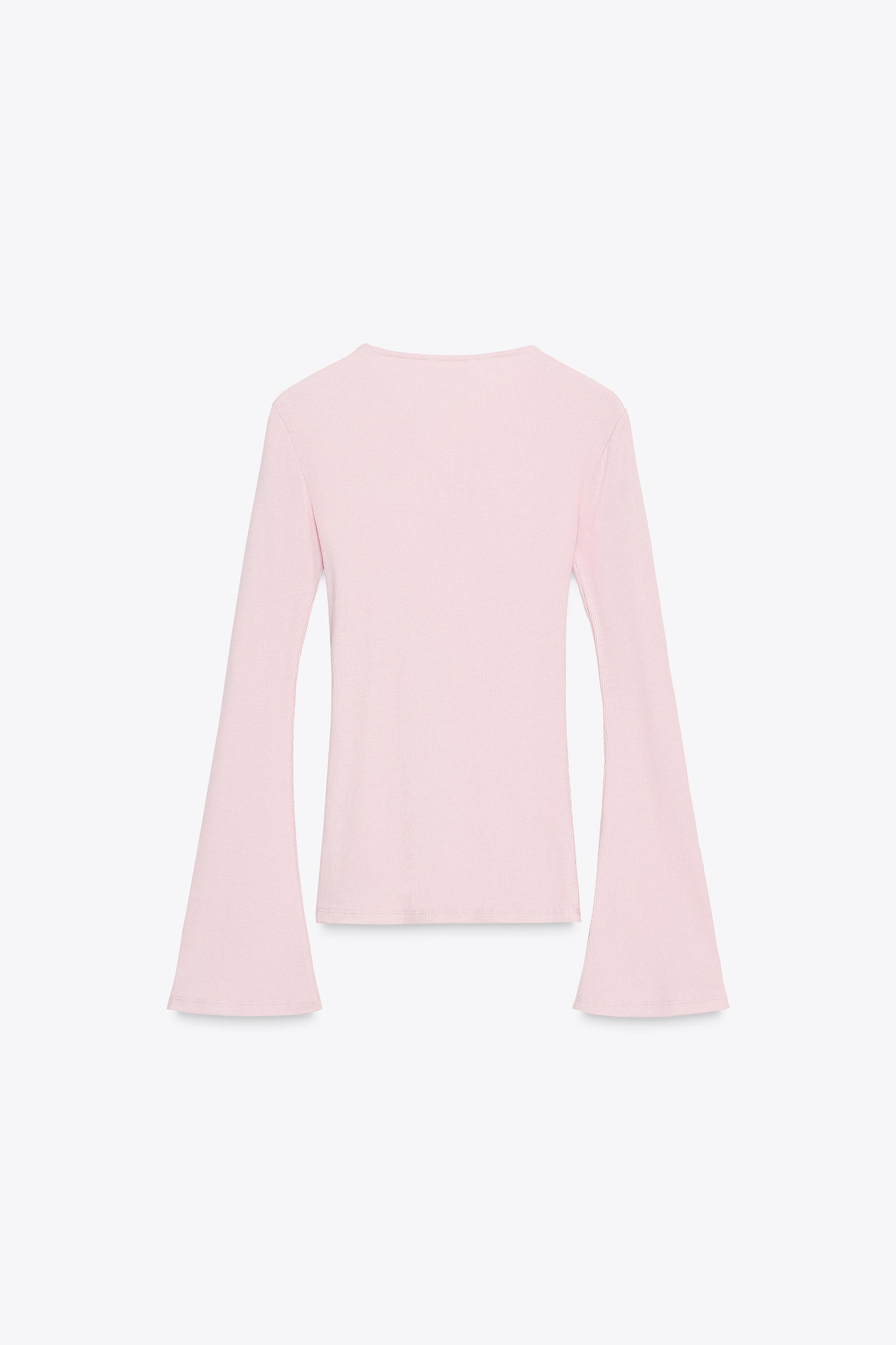 Flared sleeve rib t-shirt.