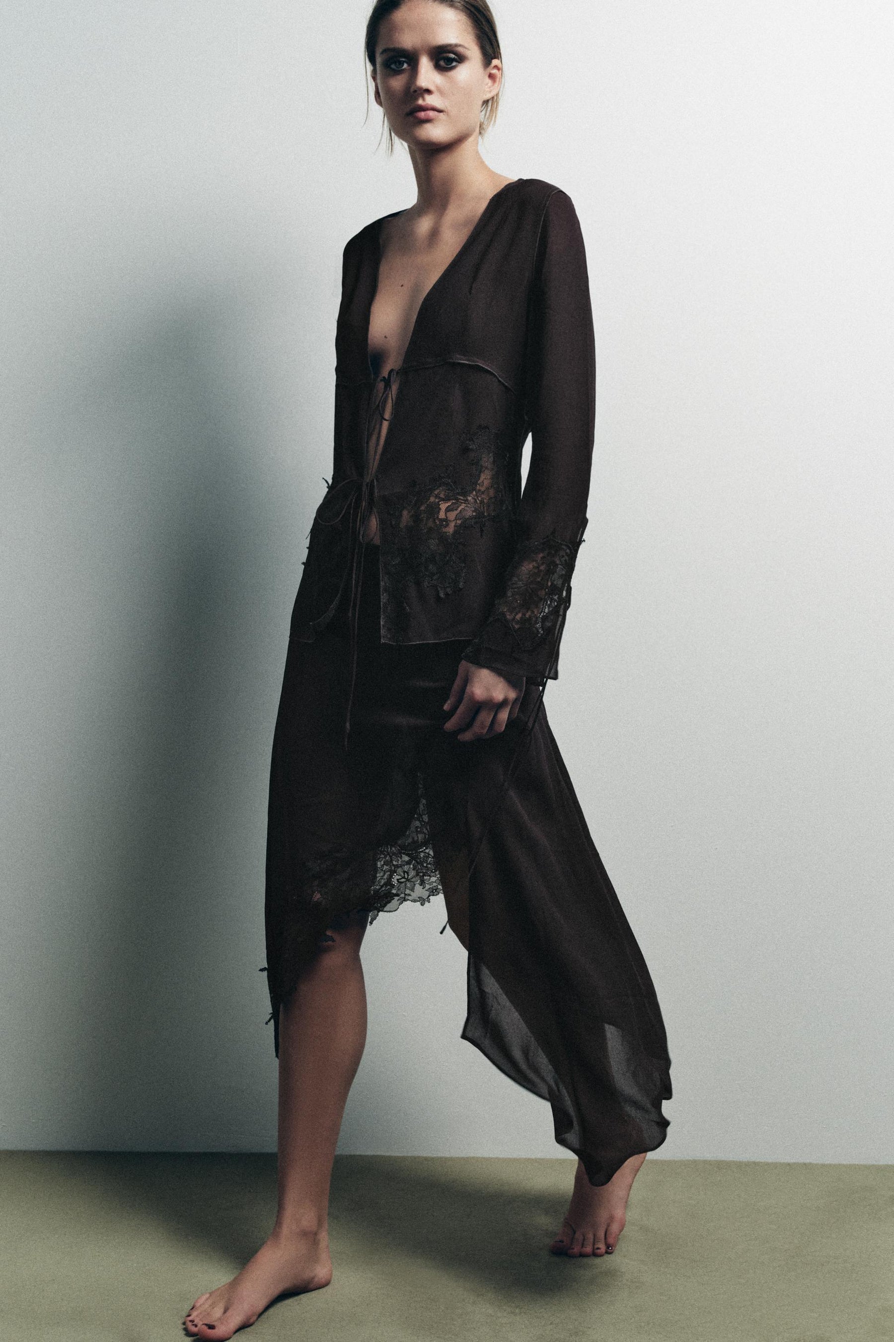 ASYMMETRIC LACE SKIRT