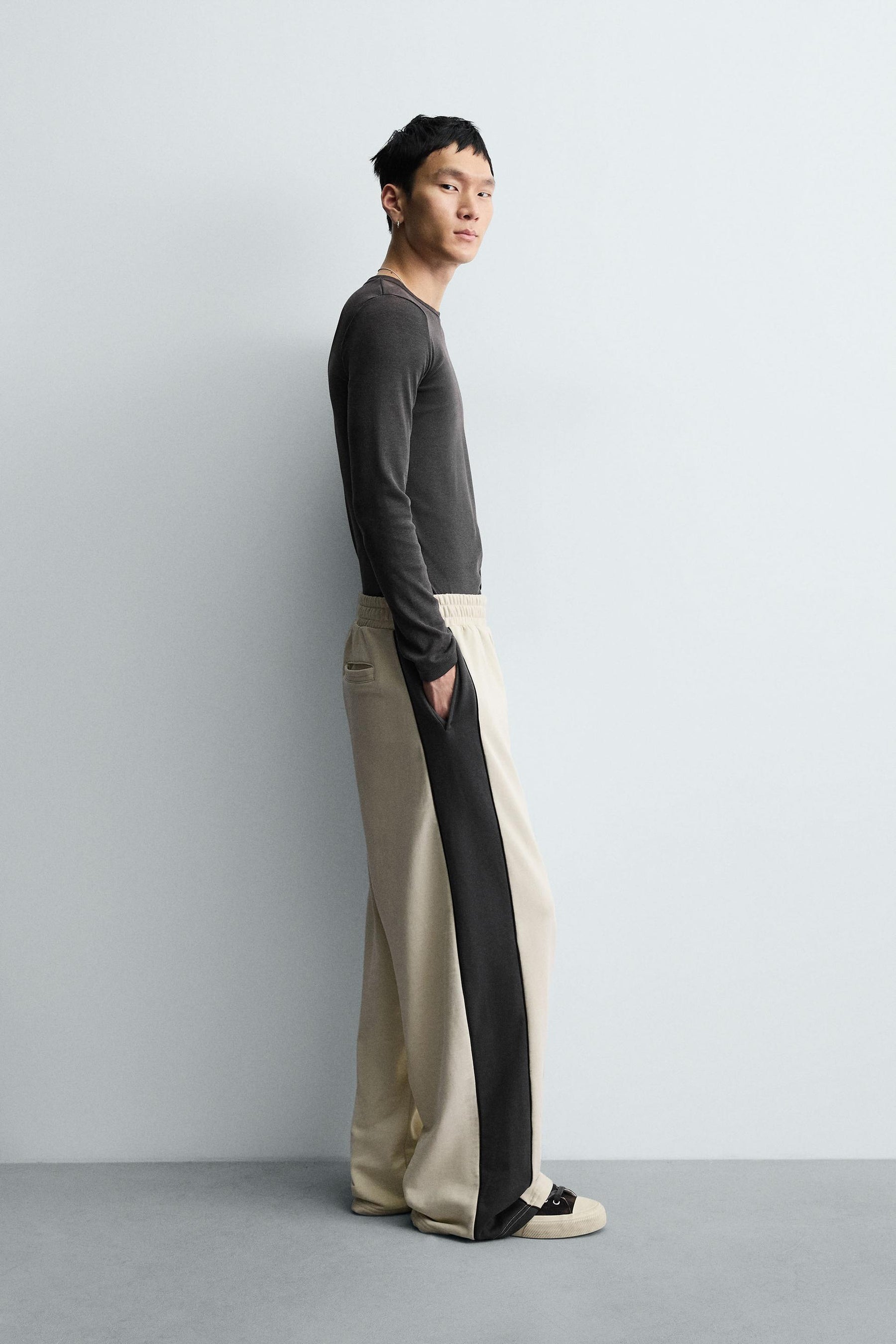WIDE-LEG JOGGER TROUSERS WITH SIDE TAPING - Image 4