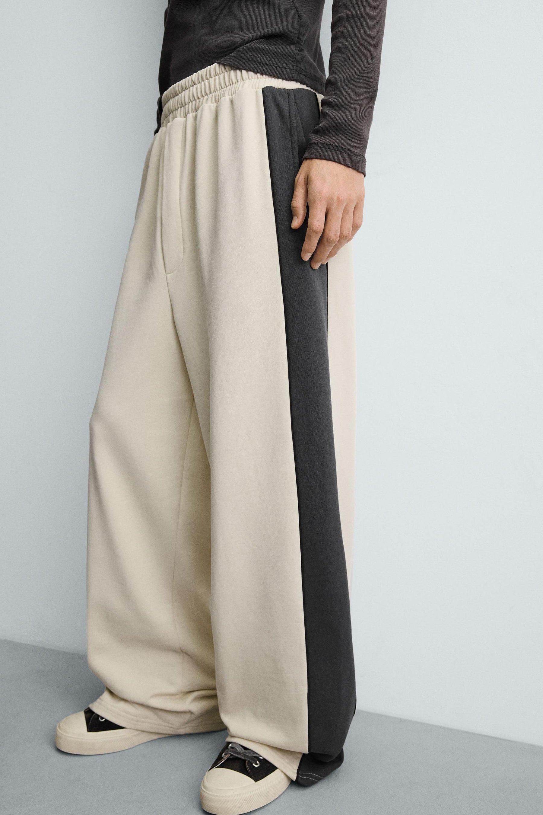 WIDE-LEG JOGGER TROUSERS WITH SIDE TAPING - Image 5