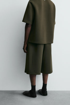 NEOPRENE-EFFECT BERMUDA SHORTS WITH DARTS - Image 3