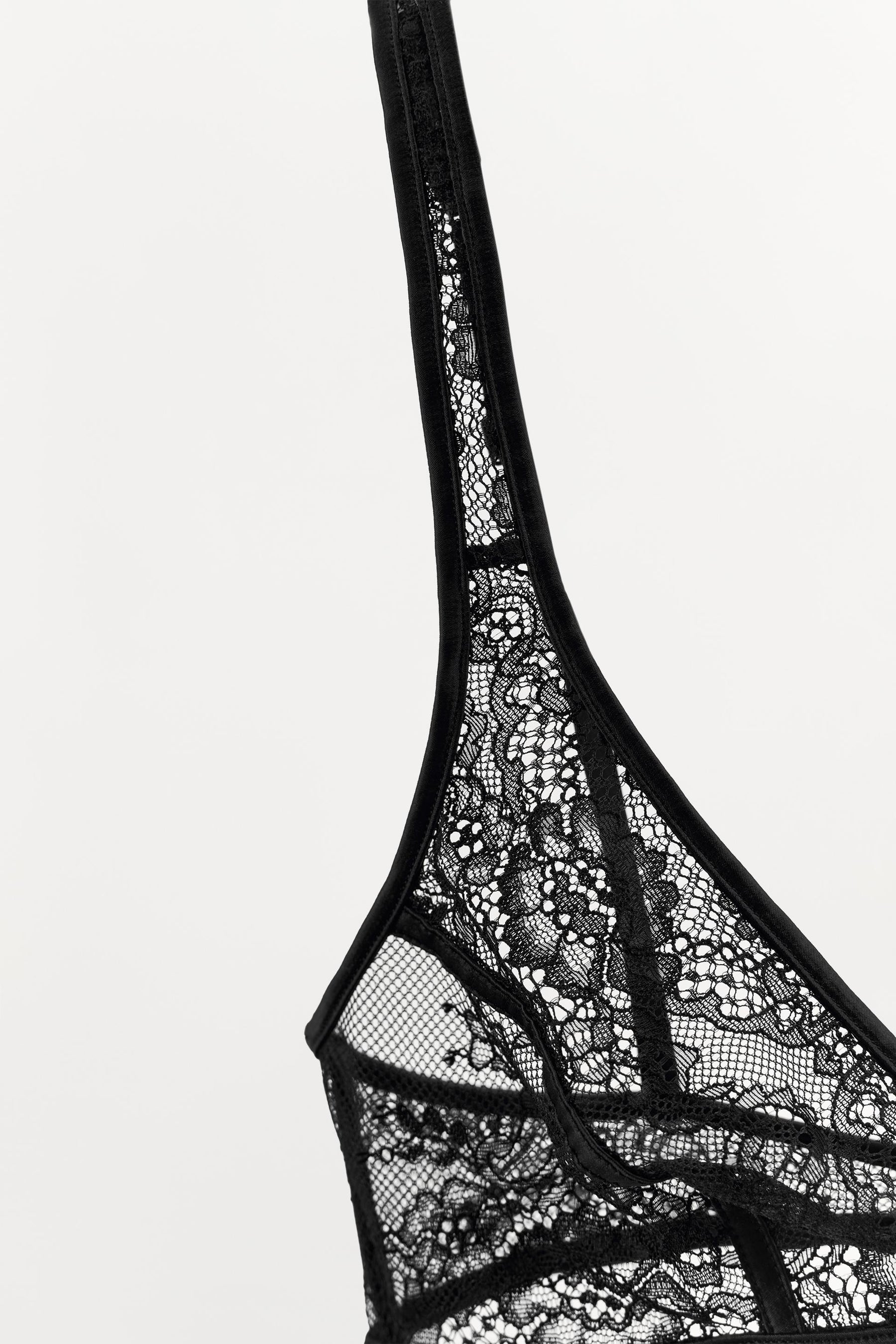 LACE TRIANGLE BRALETTE