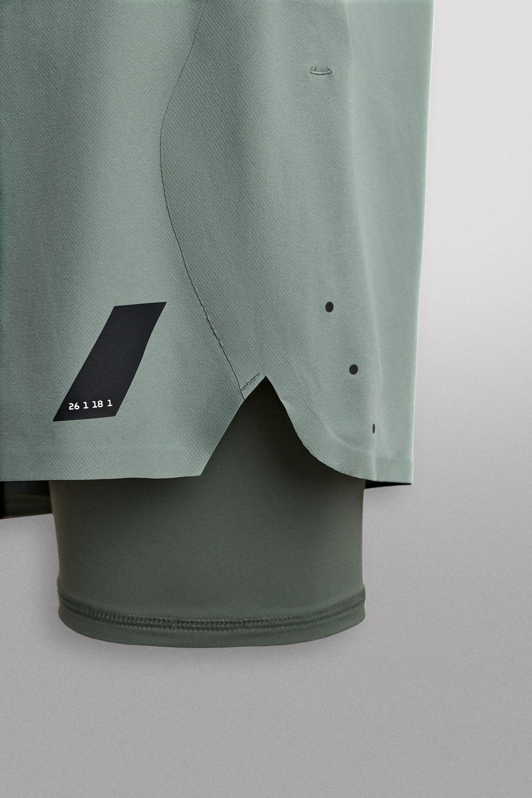 2-IN-1 TRAINING SHORTS - Image 9