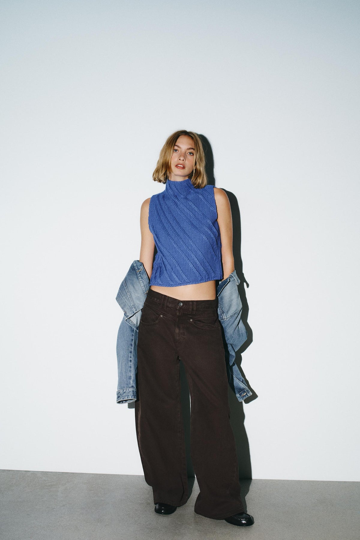 TEXTURED KNIT WAISTCOAT - Image 1