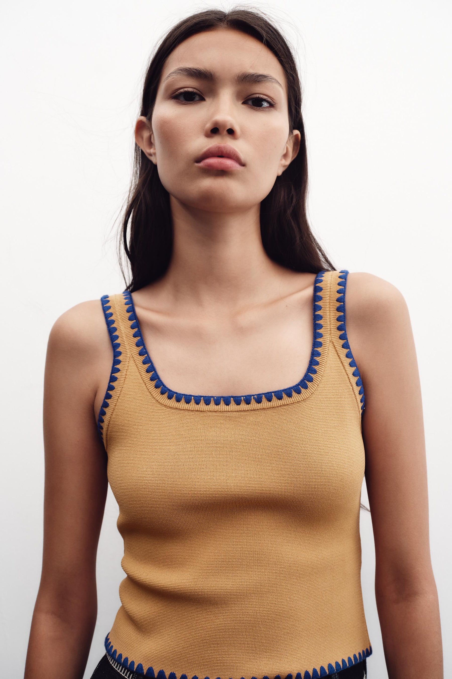KNIT TOP WITH CONTRAST EMBROIDERY - Image 2