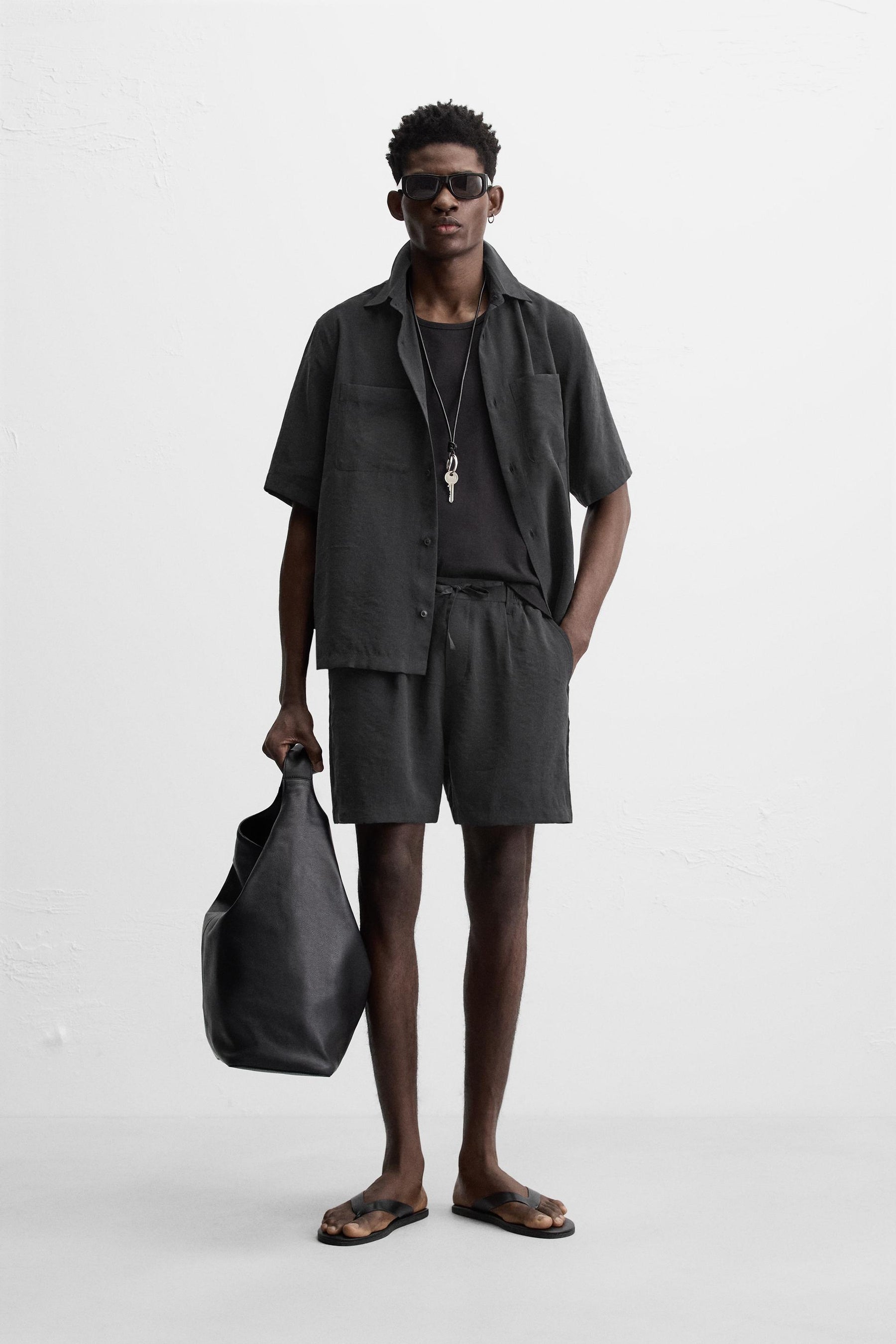 SHORT REGULAR FIT BERMUDA SHORTS - Image 1