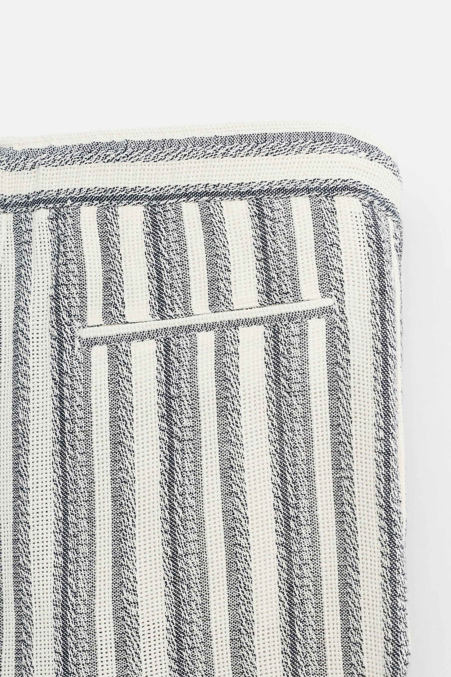 TEXTURED REGULAR FIT BERMUDA SHORTS - Image 9