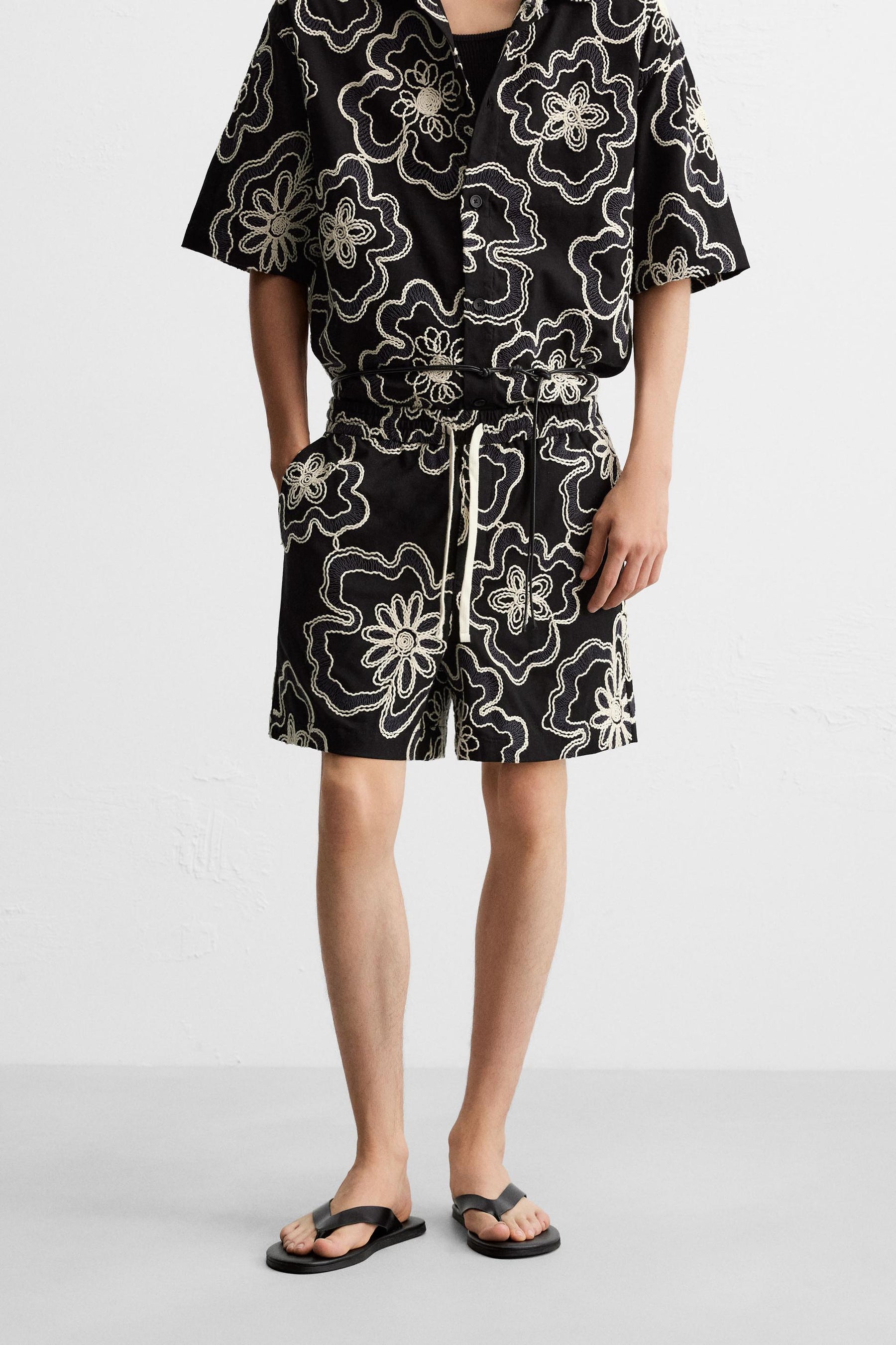 EMBOSSED EMBROIDERED BERMUDA SHORTS - Image 2