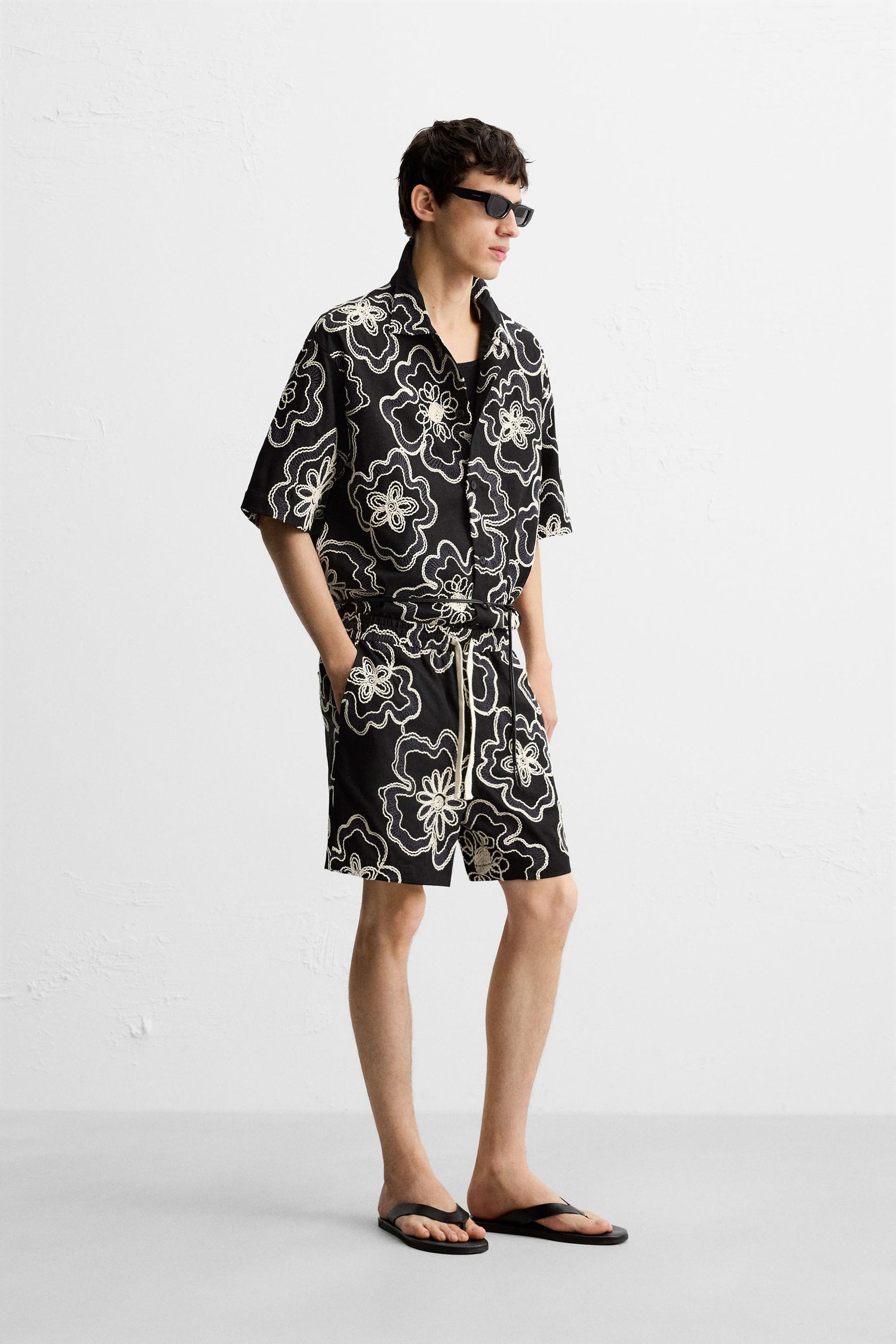 EMBOSSED EMBROIDERED BERMUDA SHORTS - Image 4