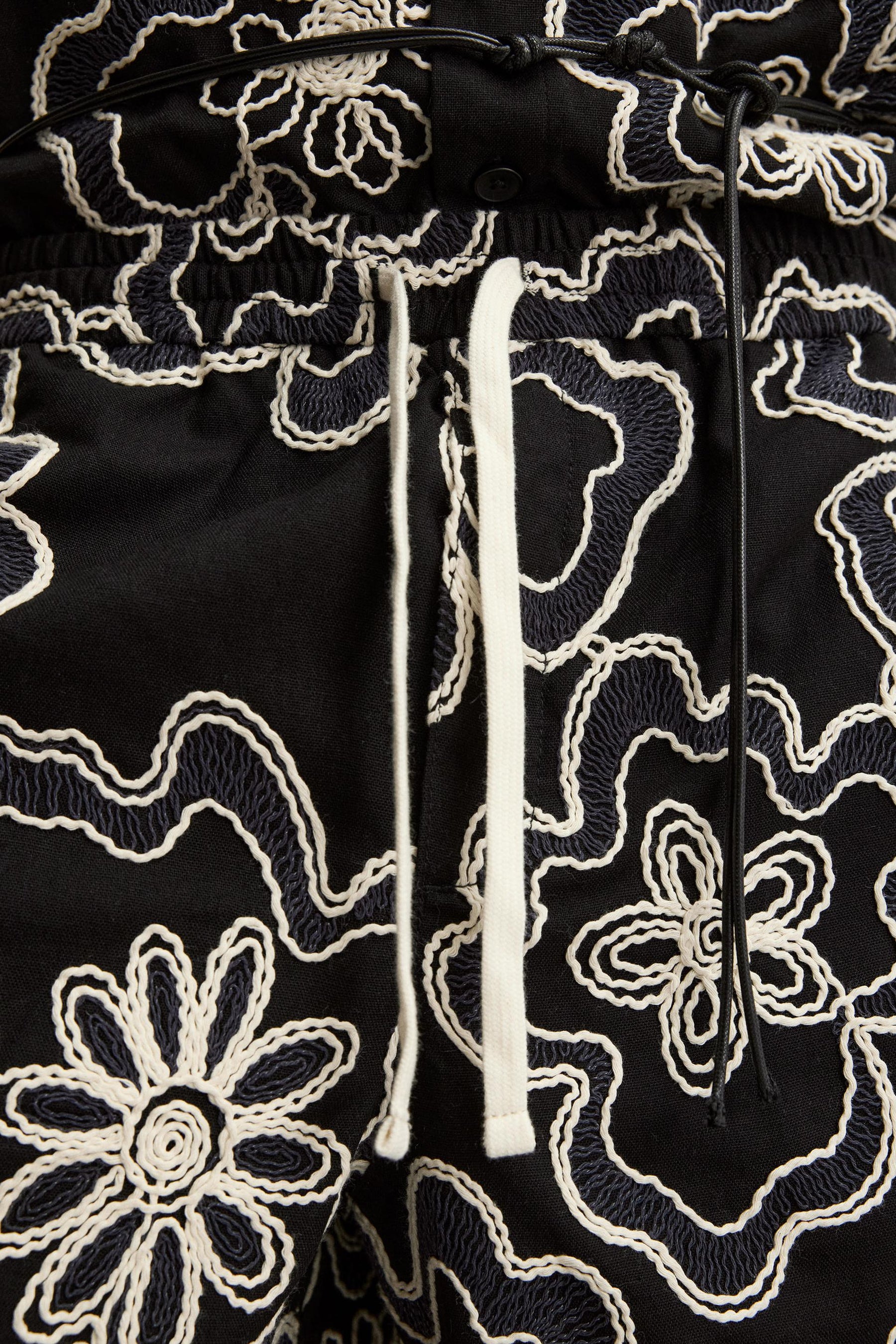 EMBOSSED EMBROIDERED BERMUDA SHORTS - Image 6