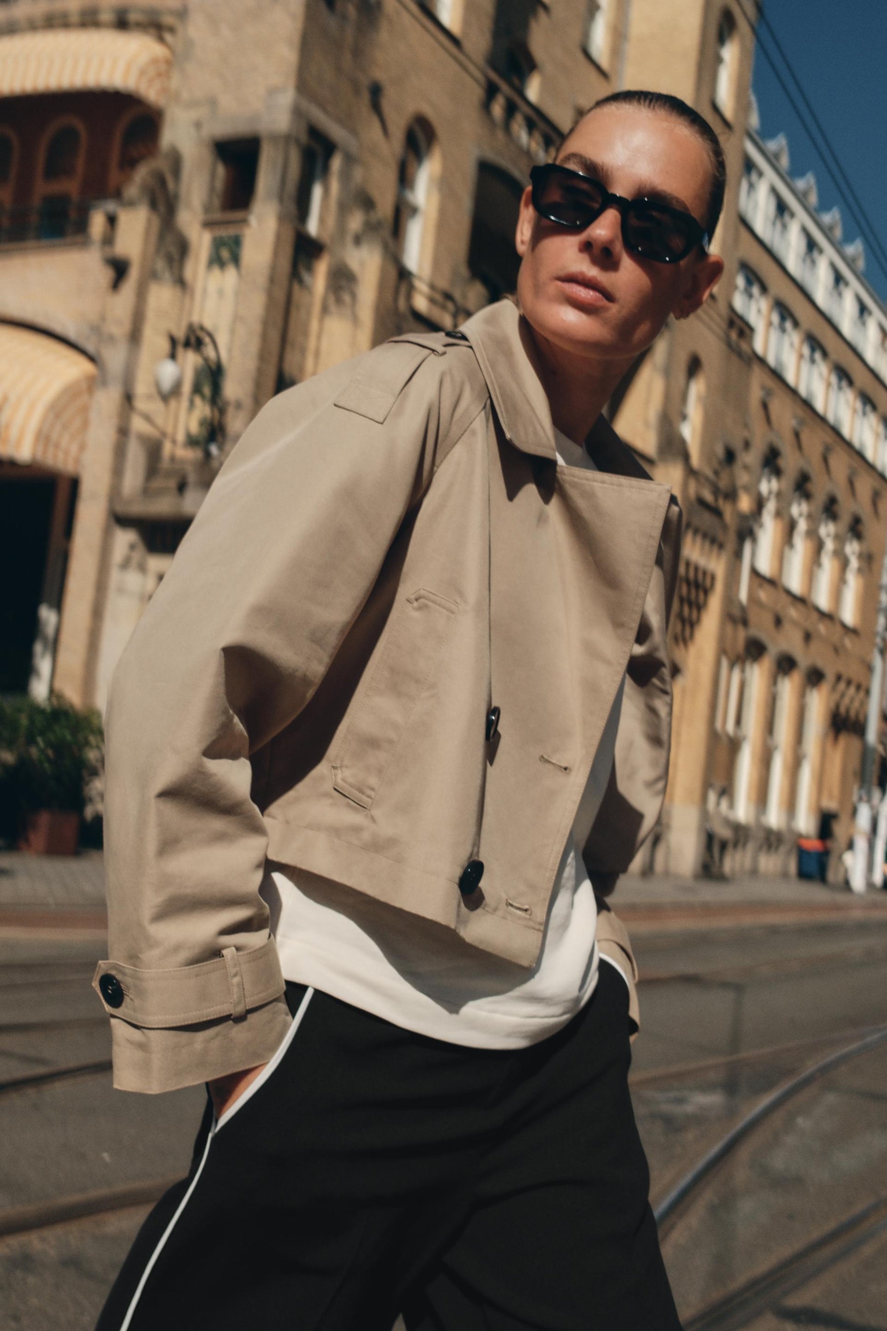 DOUBLE-BREASTED SHORT JACKET - Image 2