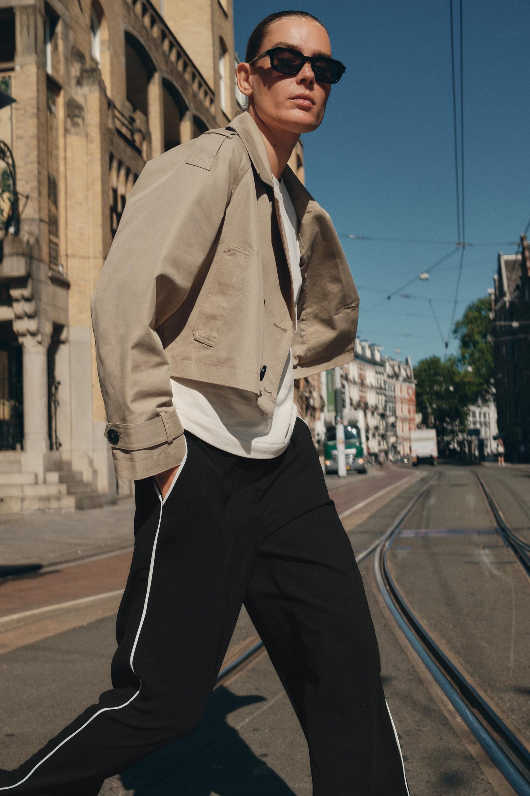 DOUBLE-BREASTED SHORT JACKET - Image 1