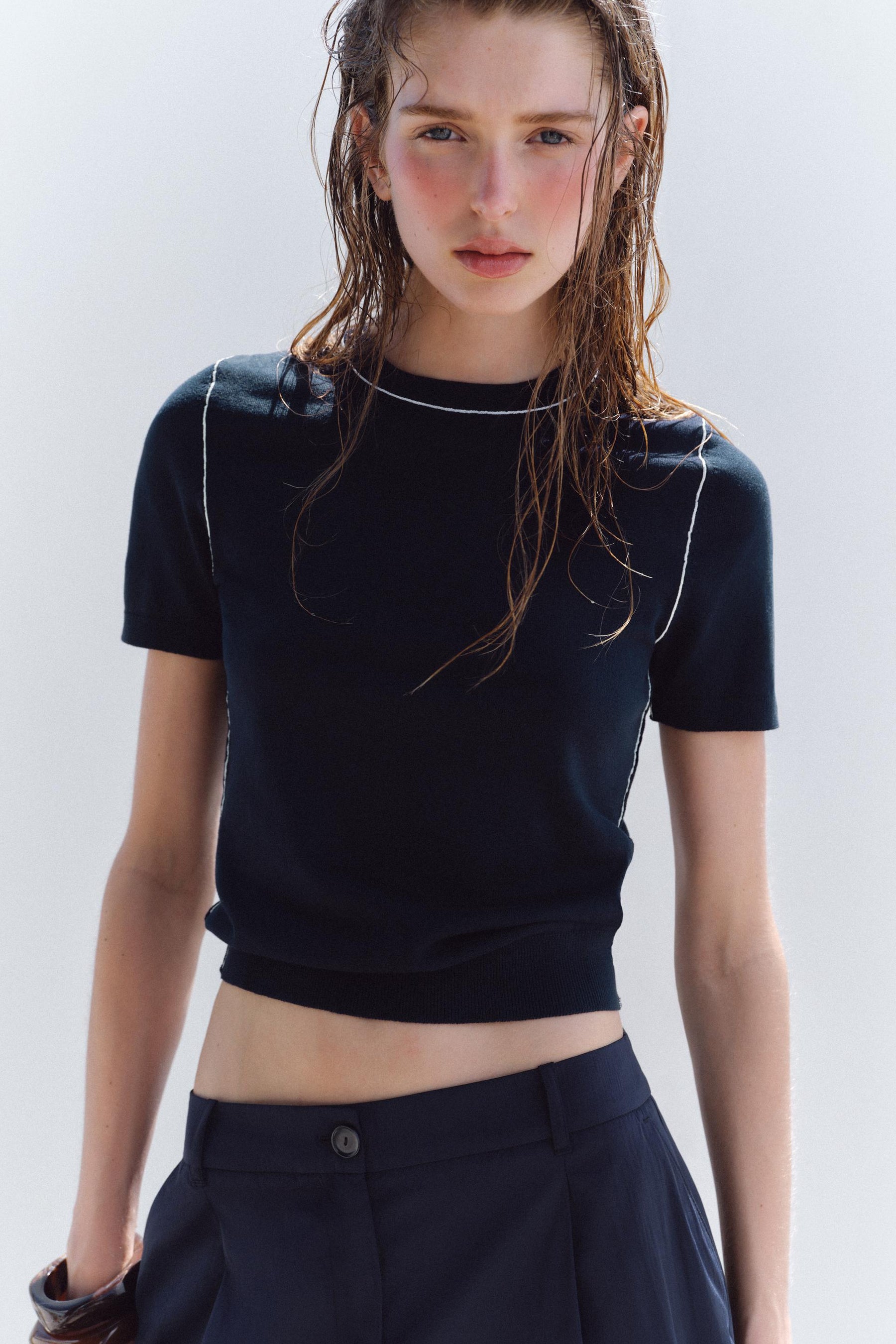 SHORT SLEEVE KNIT TOP WITH PIPING - Image 2