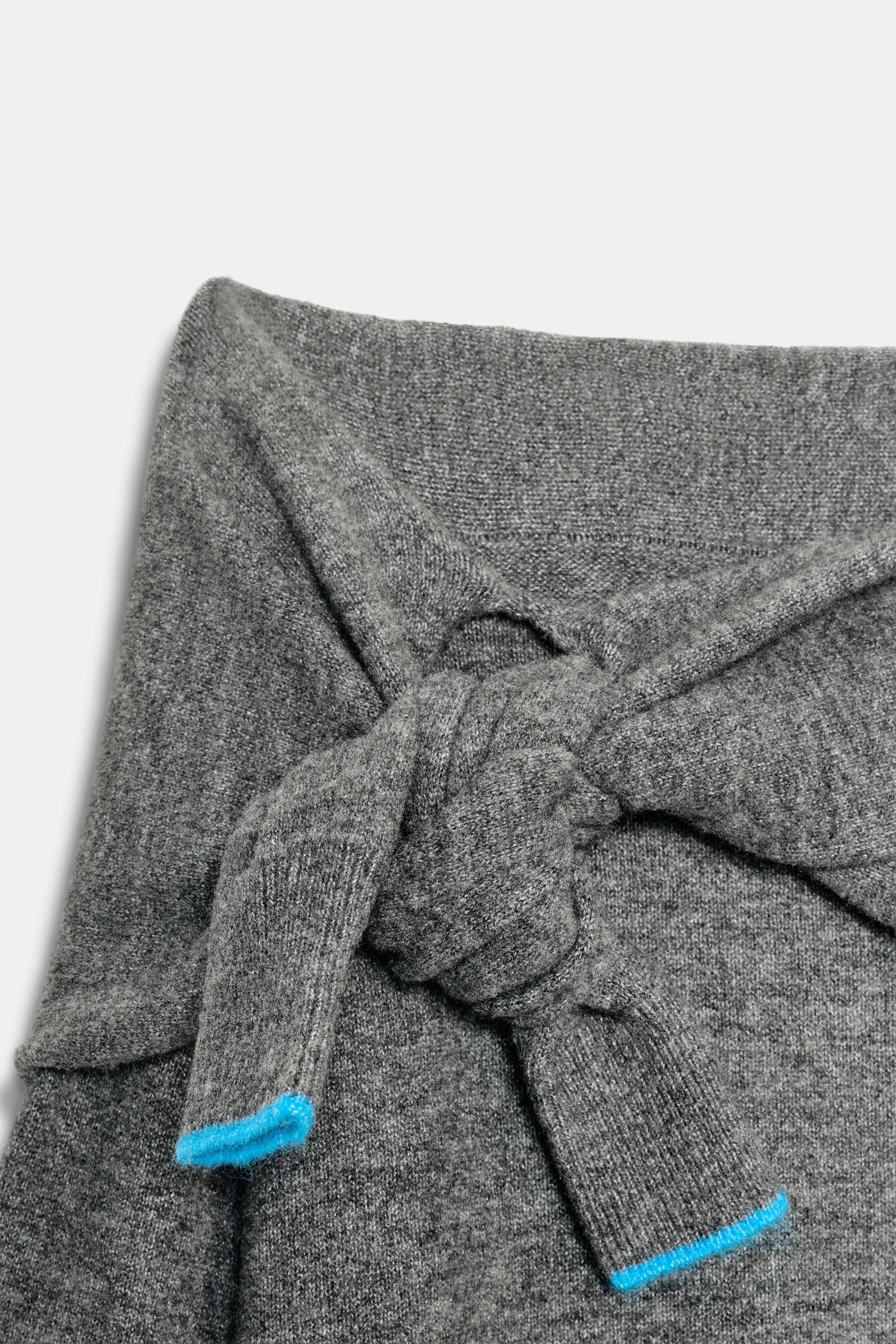 OFF-SHOULDER KNIT JUMPER