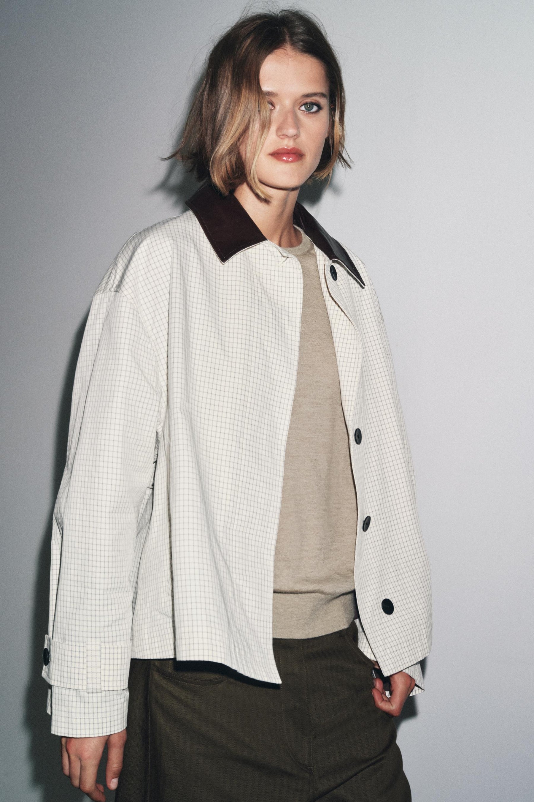 ZW COLLECTION LEATHER COLLAR SHORT TRENCH COAT - Image 4