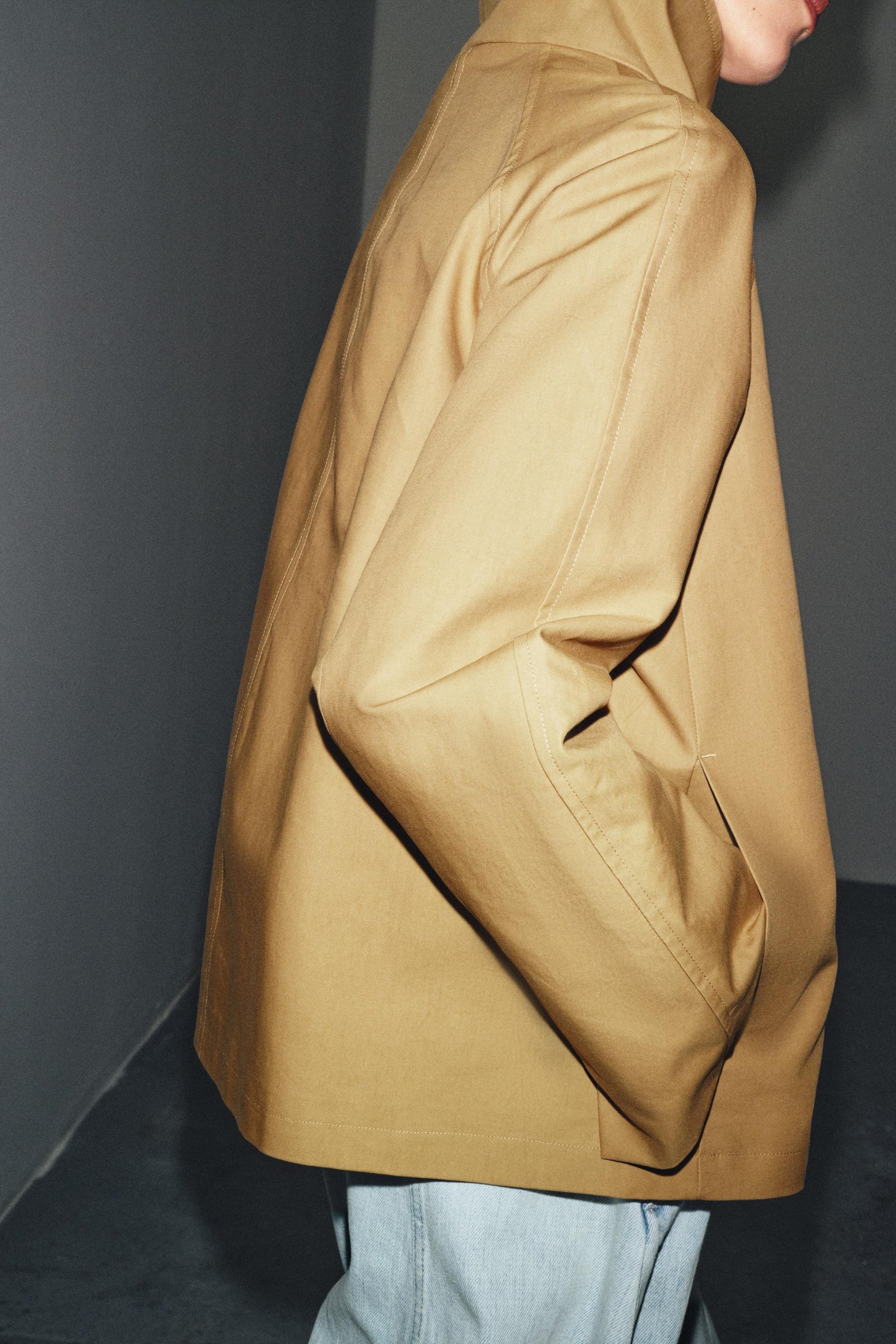 ZW COLLECTION MINIMAL SHORT TRENCH COAT - Image 4