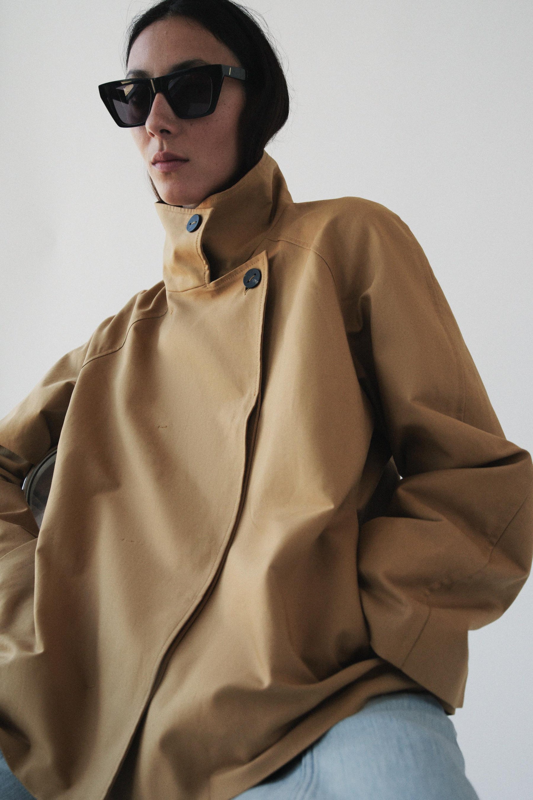 ZW COLLECTION MINIMAL SHORT TRENCH COAT - Image 5