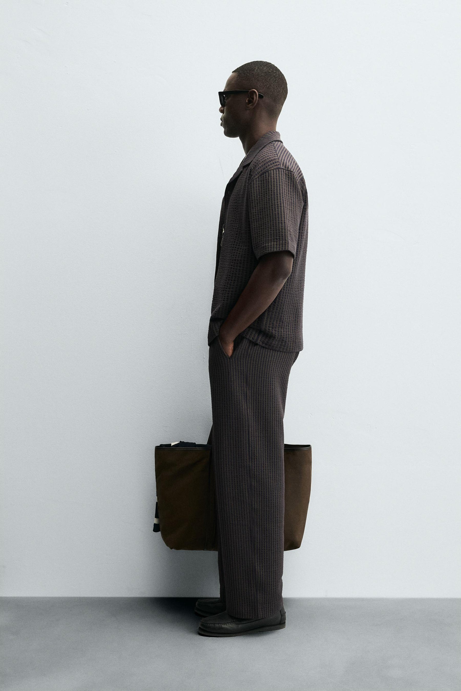 COMFORT STRIPED SEERSUCKER TROUSERS - Image 4