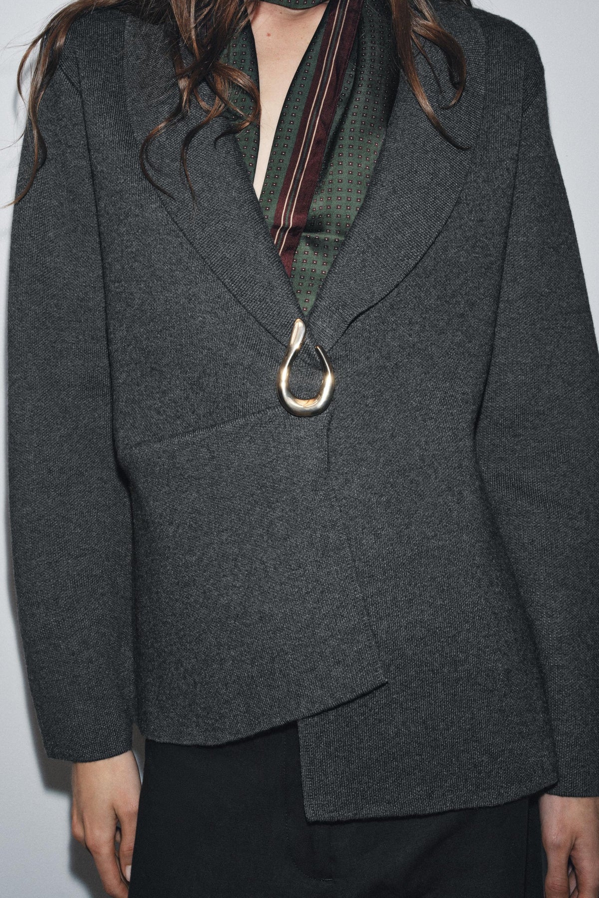 BROOCH KNIT BLAZER - Image 2