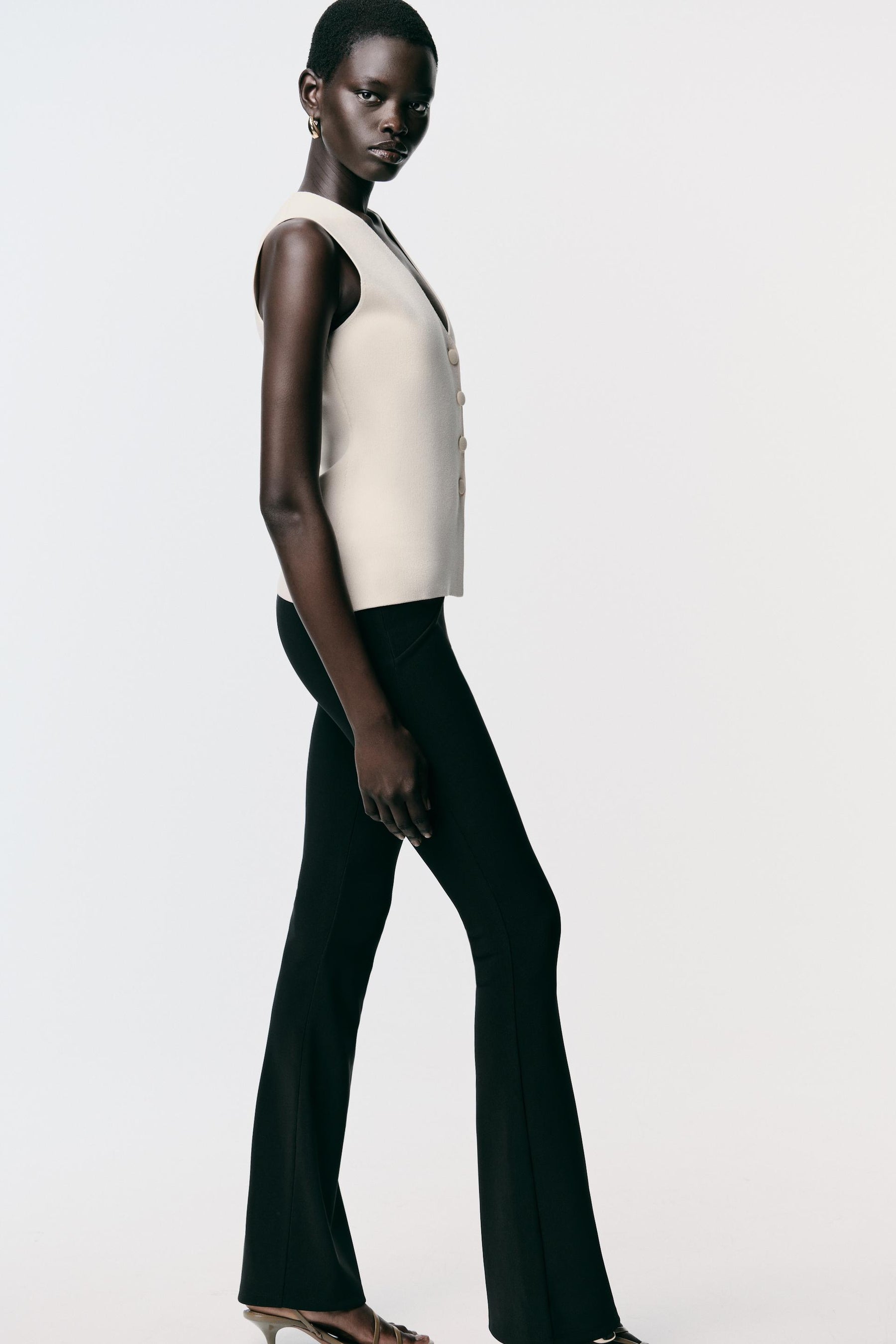 BUTTONED KNIT WAISTCOAT WITH COVERED BUTTONS - Image 3