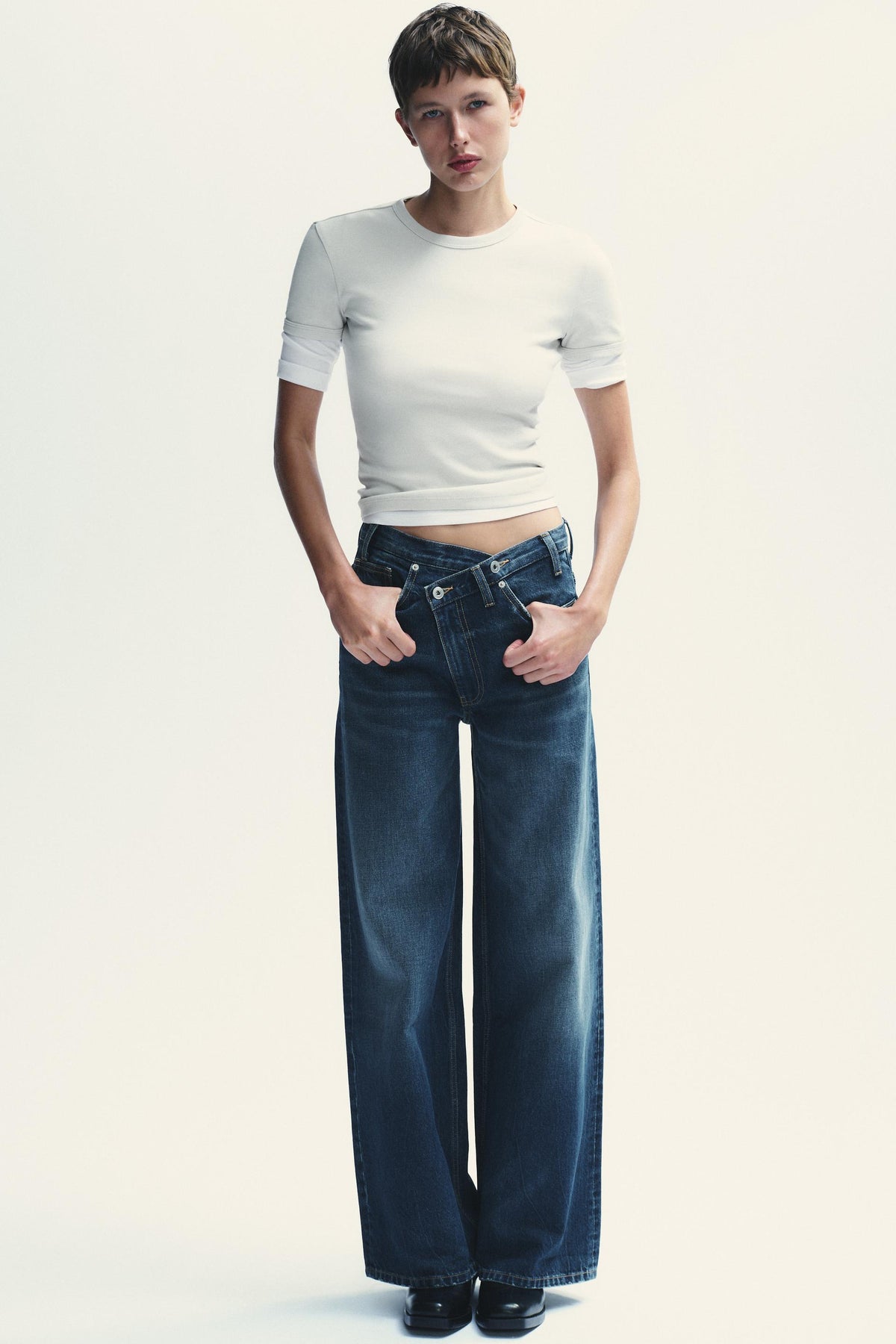 Wide-leg high-waist crossover jeans