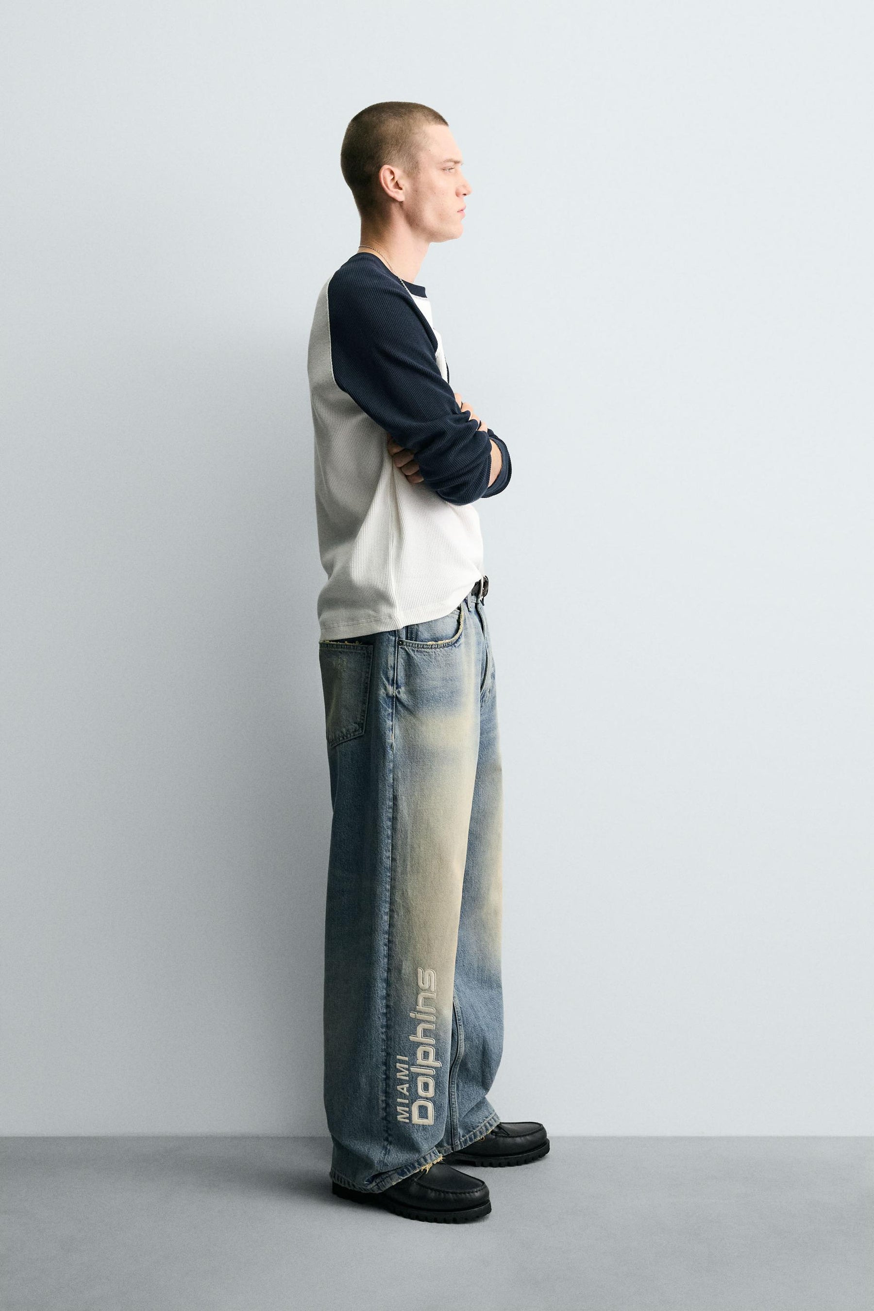 RELAXED FIT EMBROIDERED NFL MIAMI DOLPHINS JEANS - Image 4