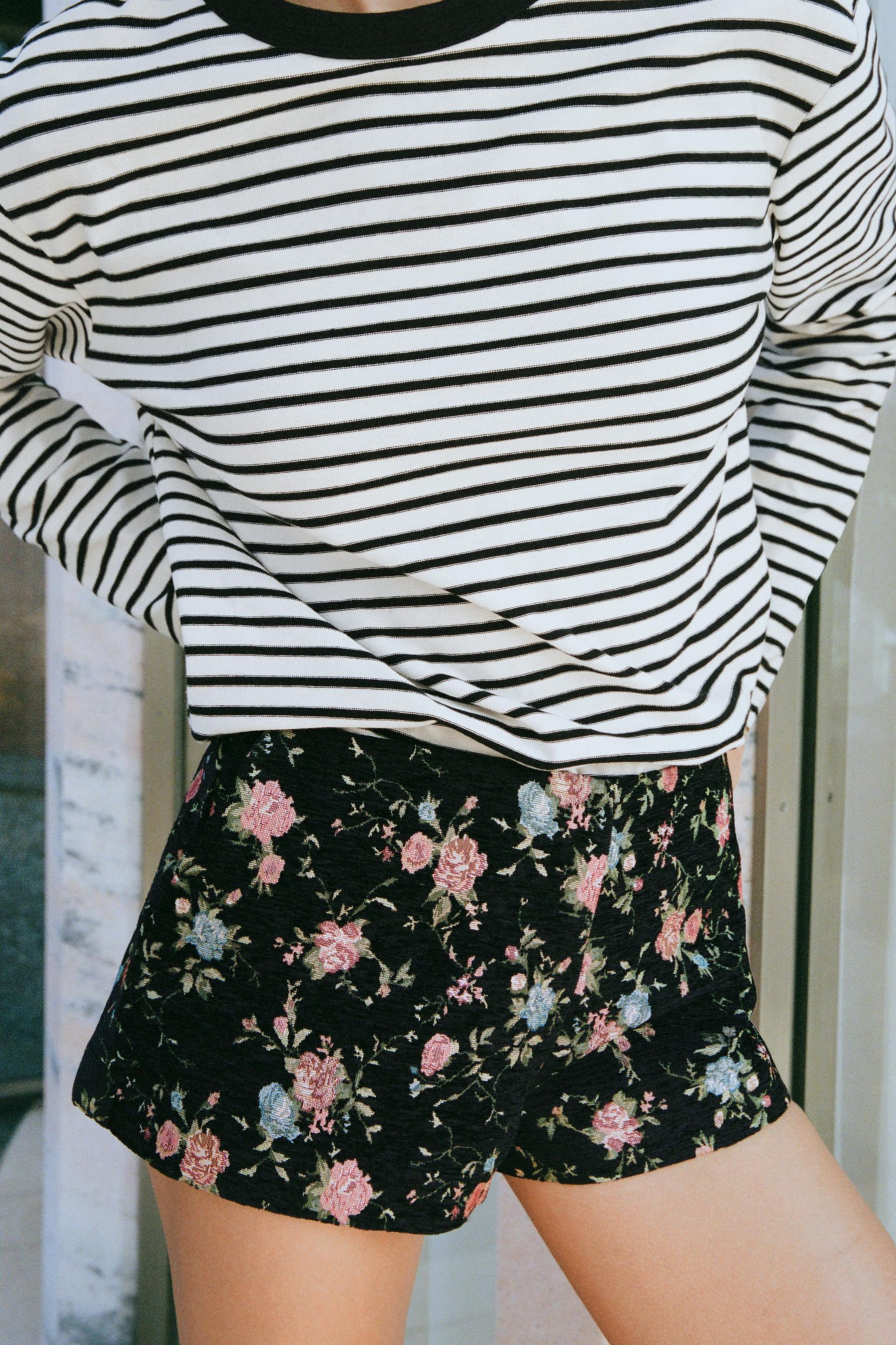 FLORAL JACQUARD MINI SHORTS