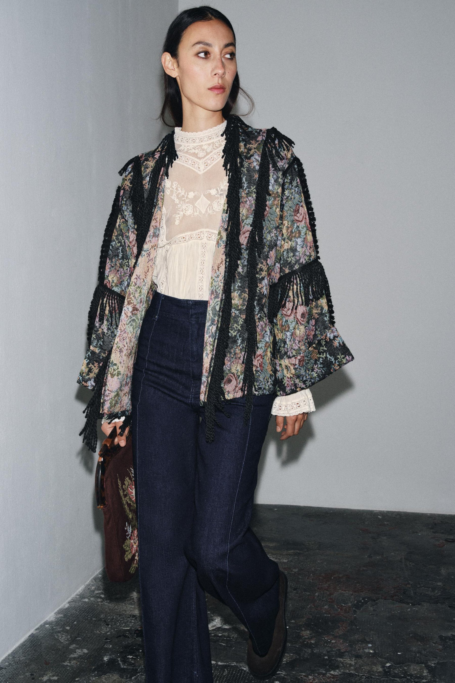FLORAL JACQUARD FRINGED KIMONO - Image 3