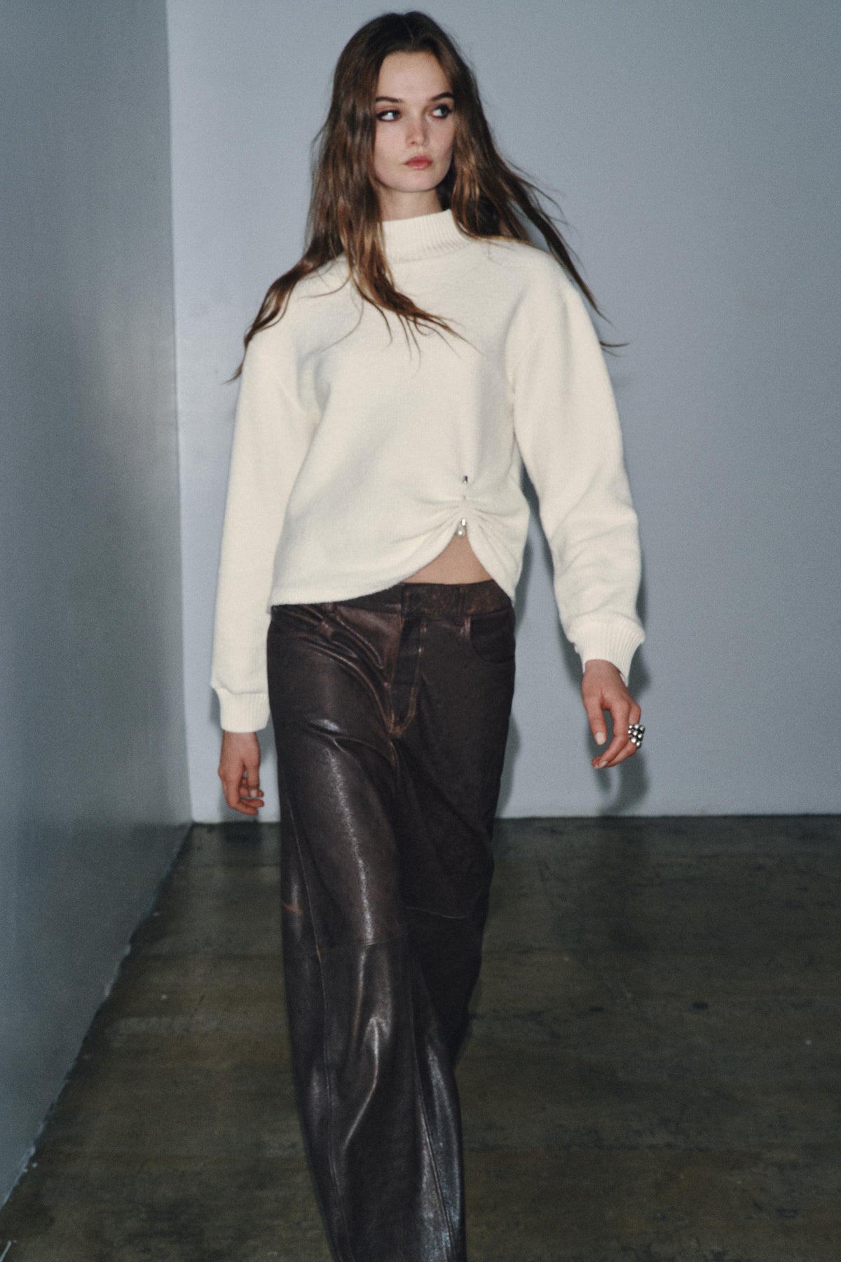 RUSTIC BROOCH SWEATSHIRT