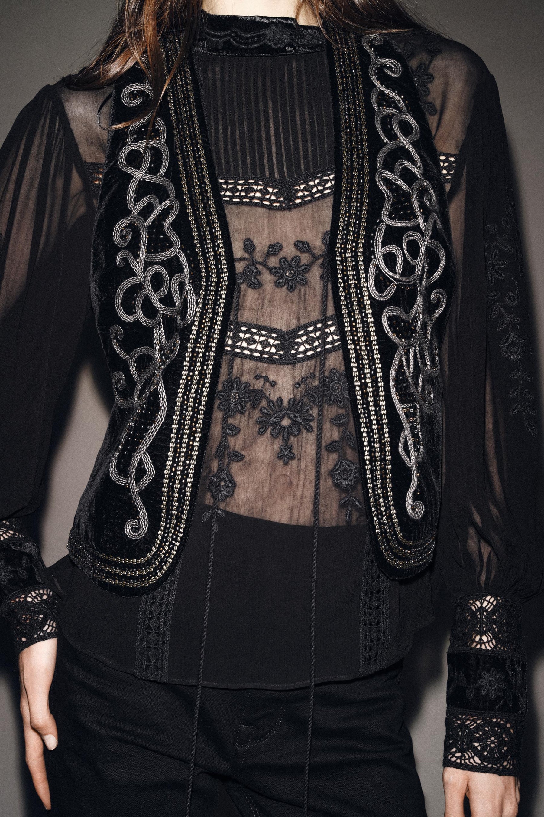 EMBROIDERED VELVET WAISTCOAT ZW COLLECTION - Image 4