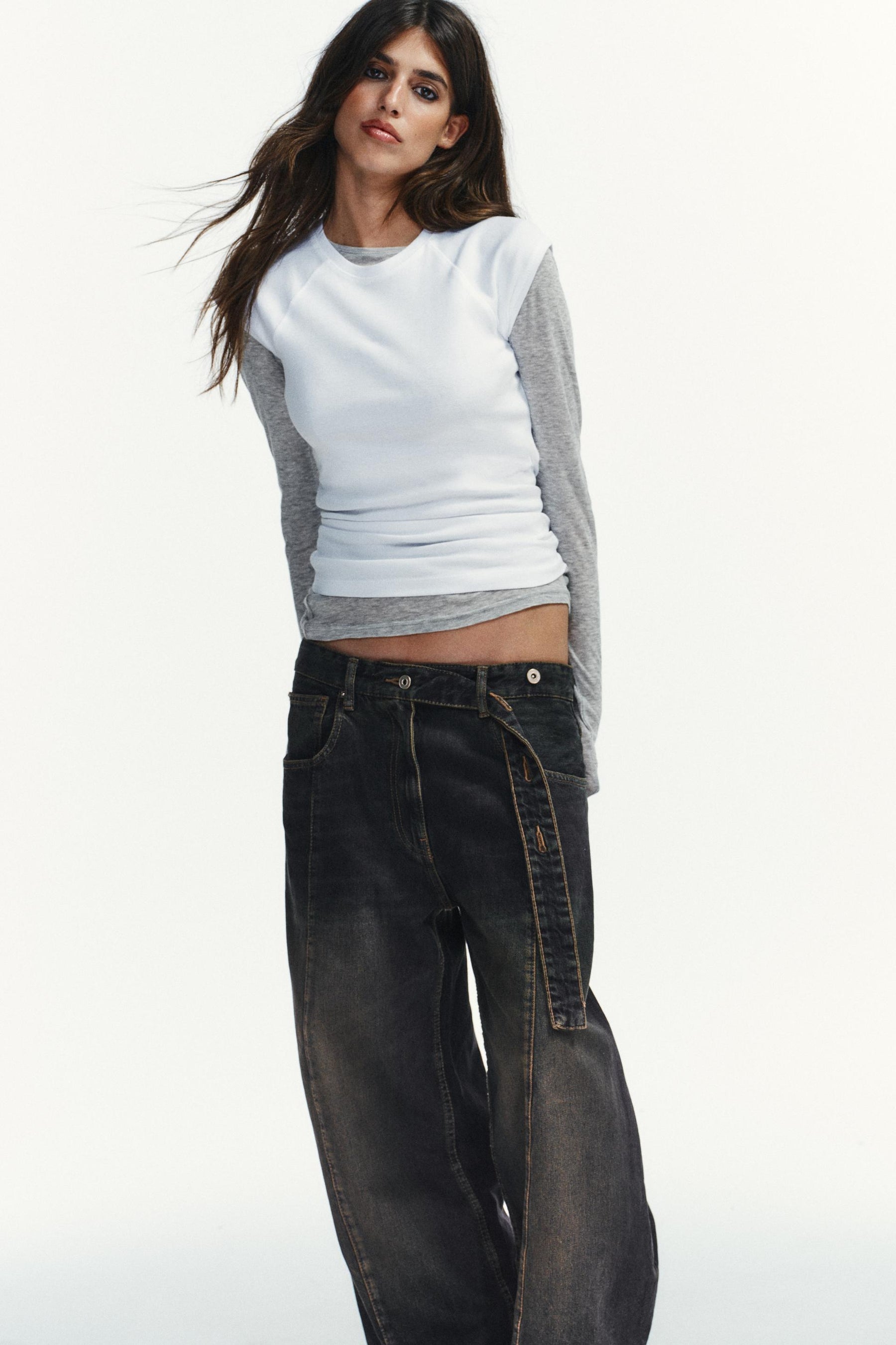Oversized low-rise barrel jeans
