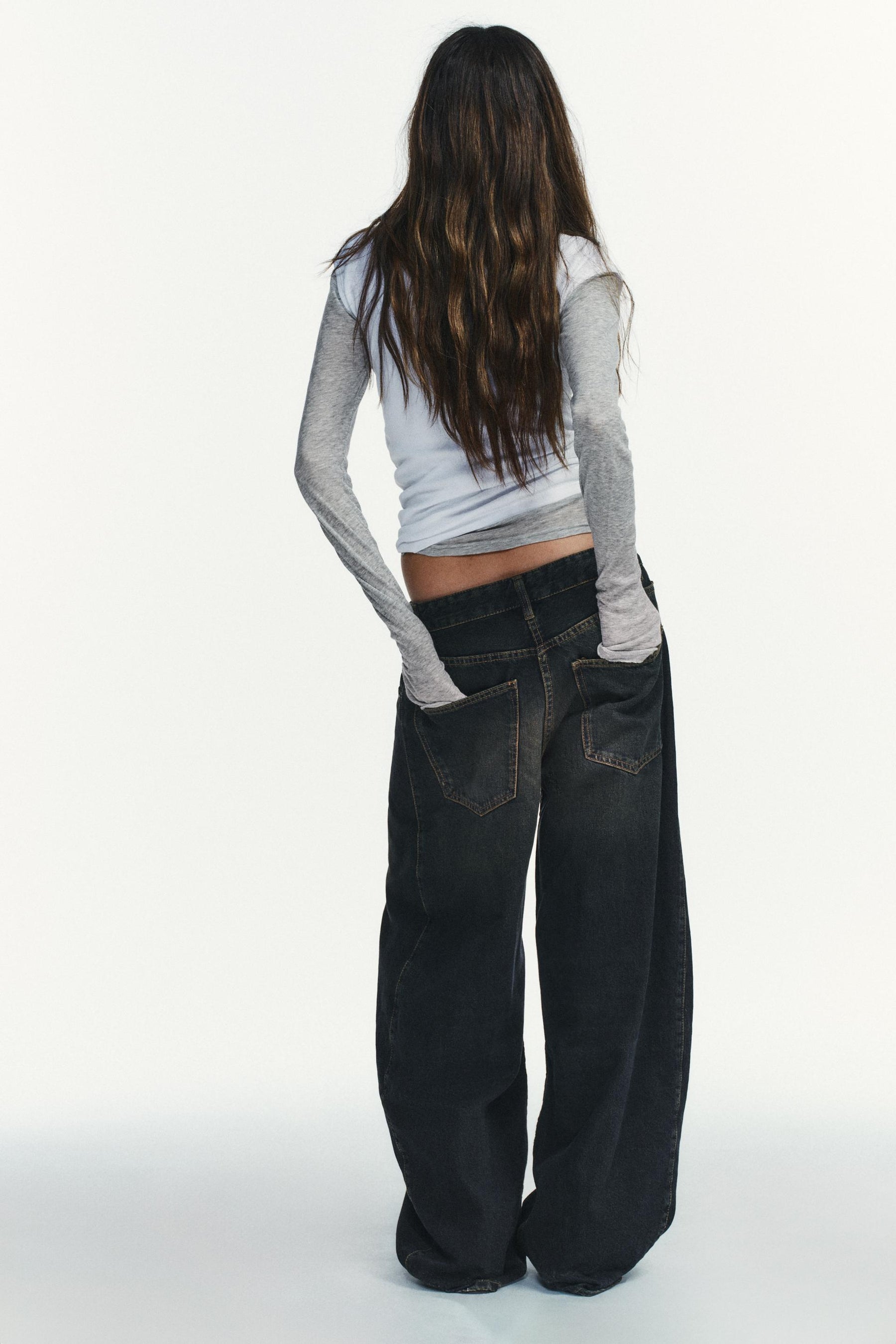 Oversized low-rise barrel jeans