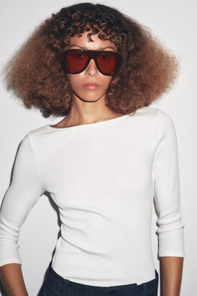 Cotton boat neck shirt.