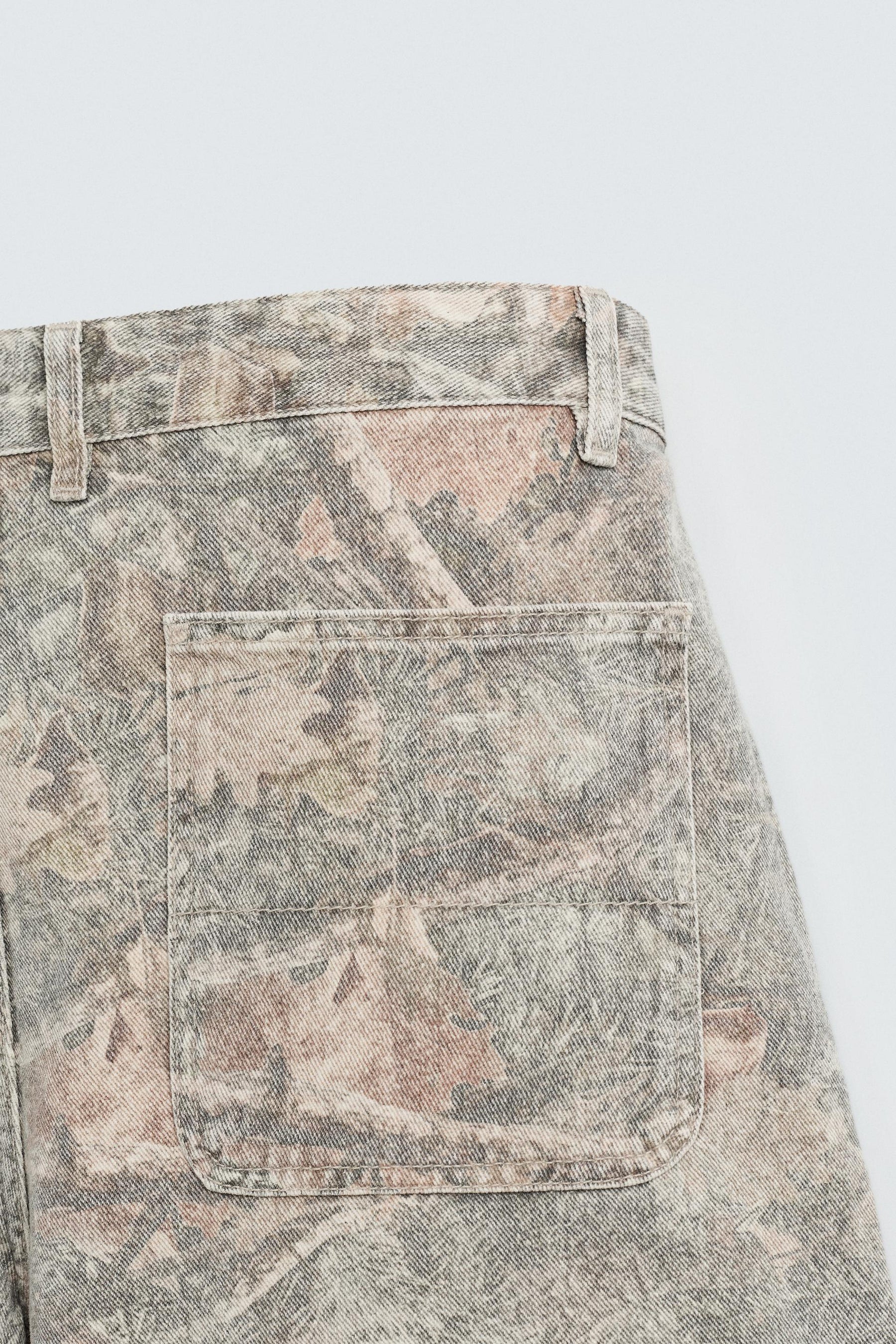 ABSTRACT PRINT RELAXED FIT BERMUDA SHORTS - Image 9