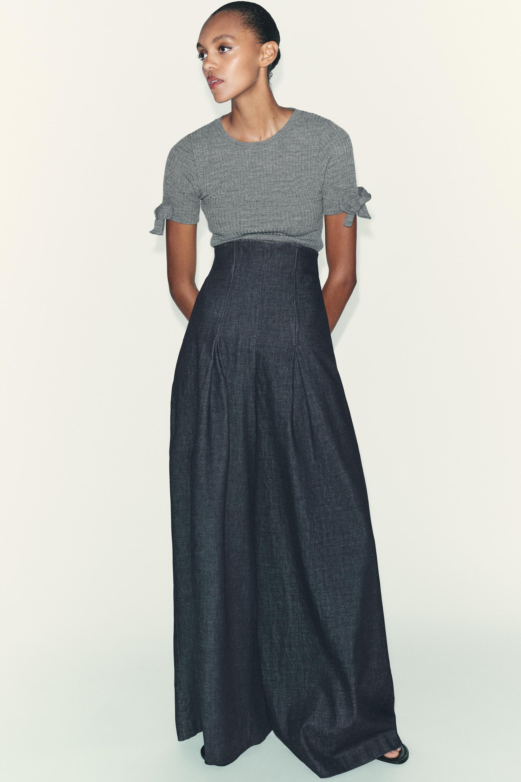 SHORT SLEEVE RIB KNIT JUMPER WITH BOWS - Image 1