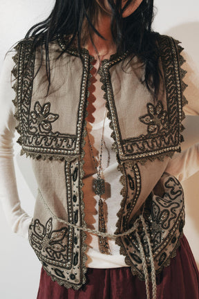 ZW COLLECTION EMBROIDERED WAISTCOAT WITH BELT - Image 2
