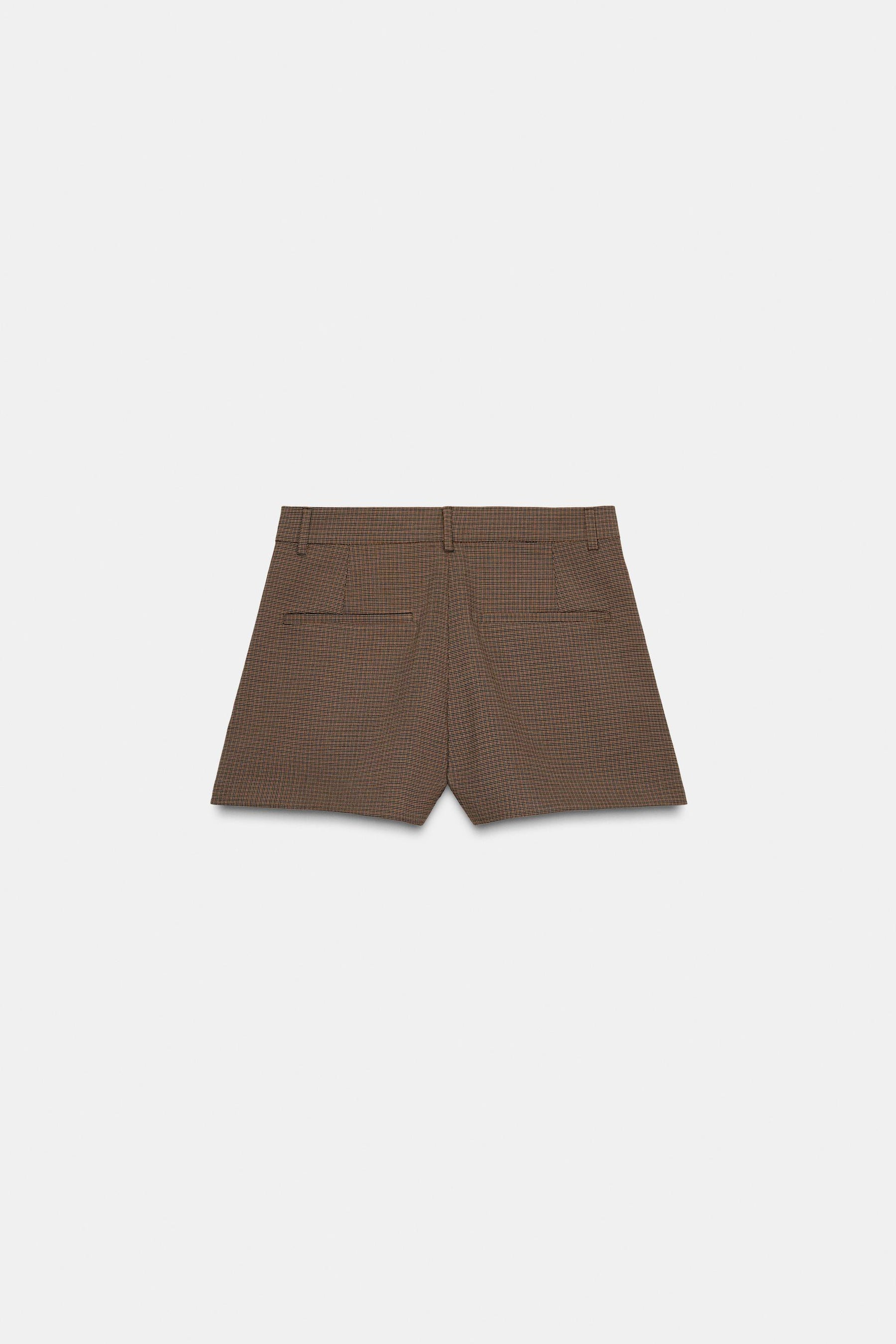 Pleated button shorts