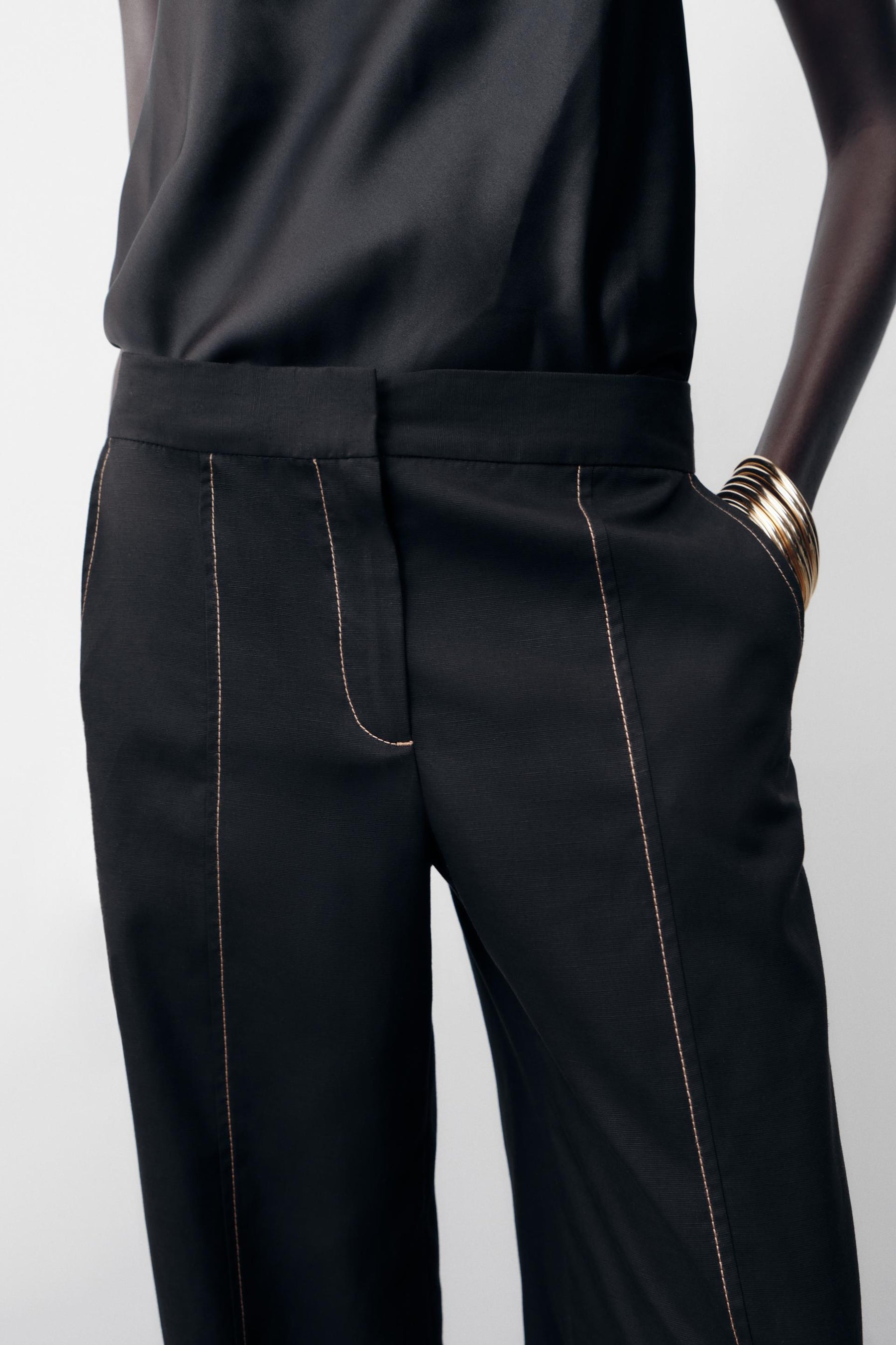 Straight-leg trousers with topstitching
