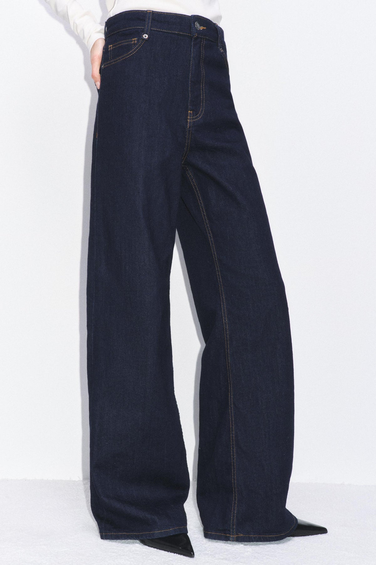 Wide-leg High-waist Jeans