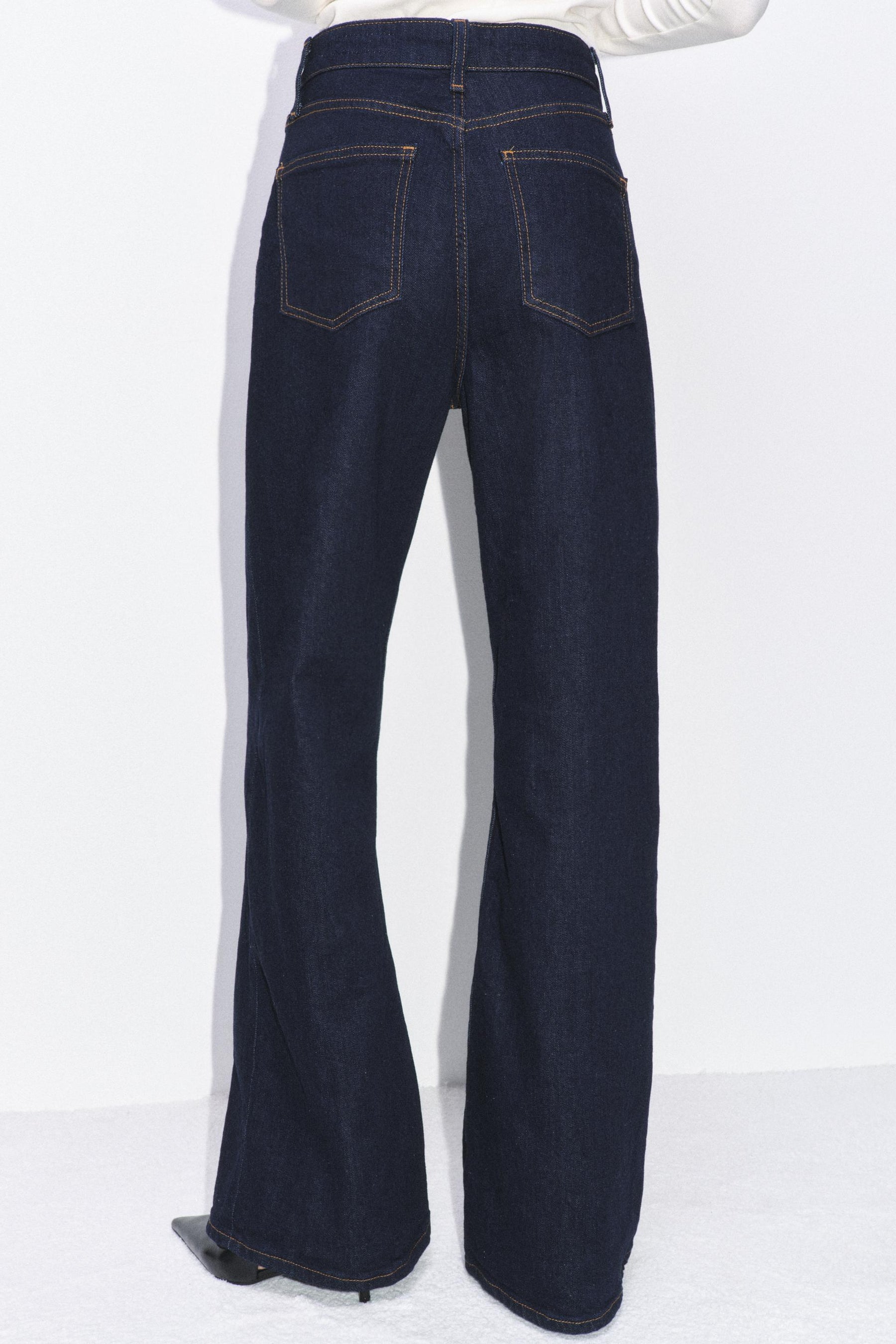 Wide-leg High-waist Jeans