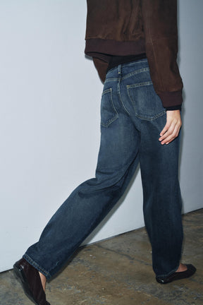 Mid-waist barrel jeans