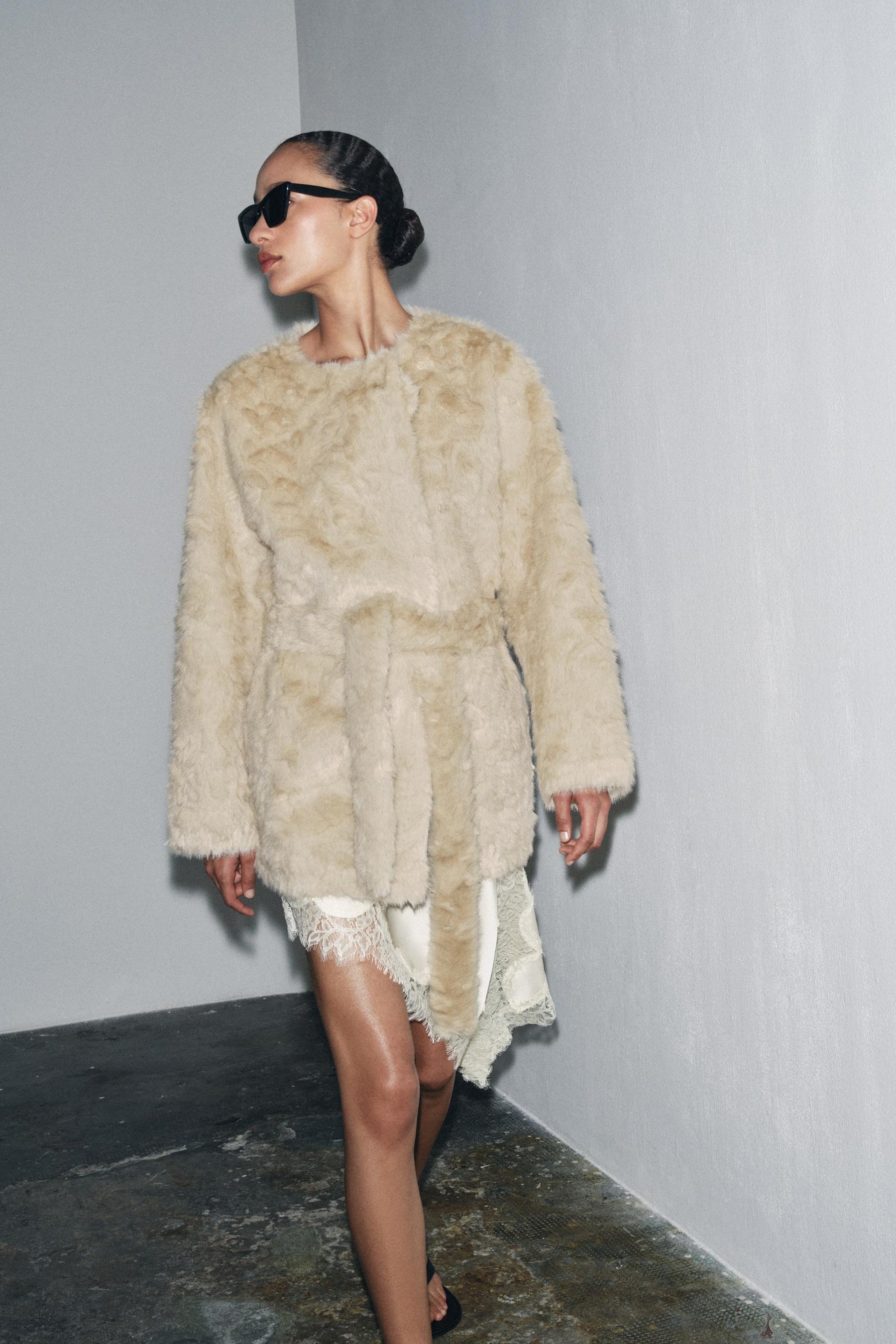 FAUX FUR COAT WITH BELT ZW COLLECTION - Image 3
