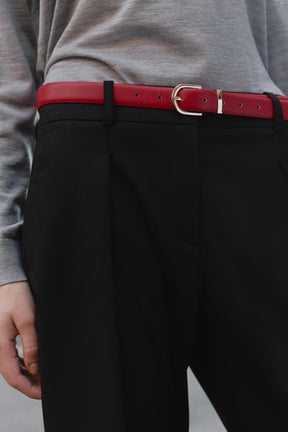 Straight-leg trousers with belt.